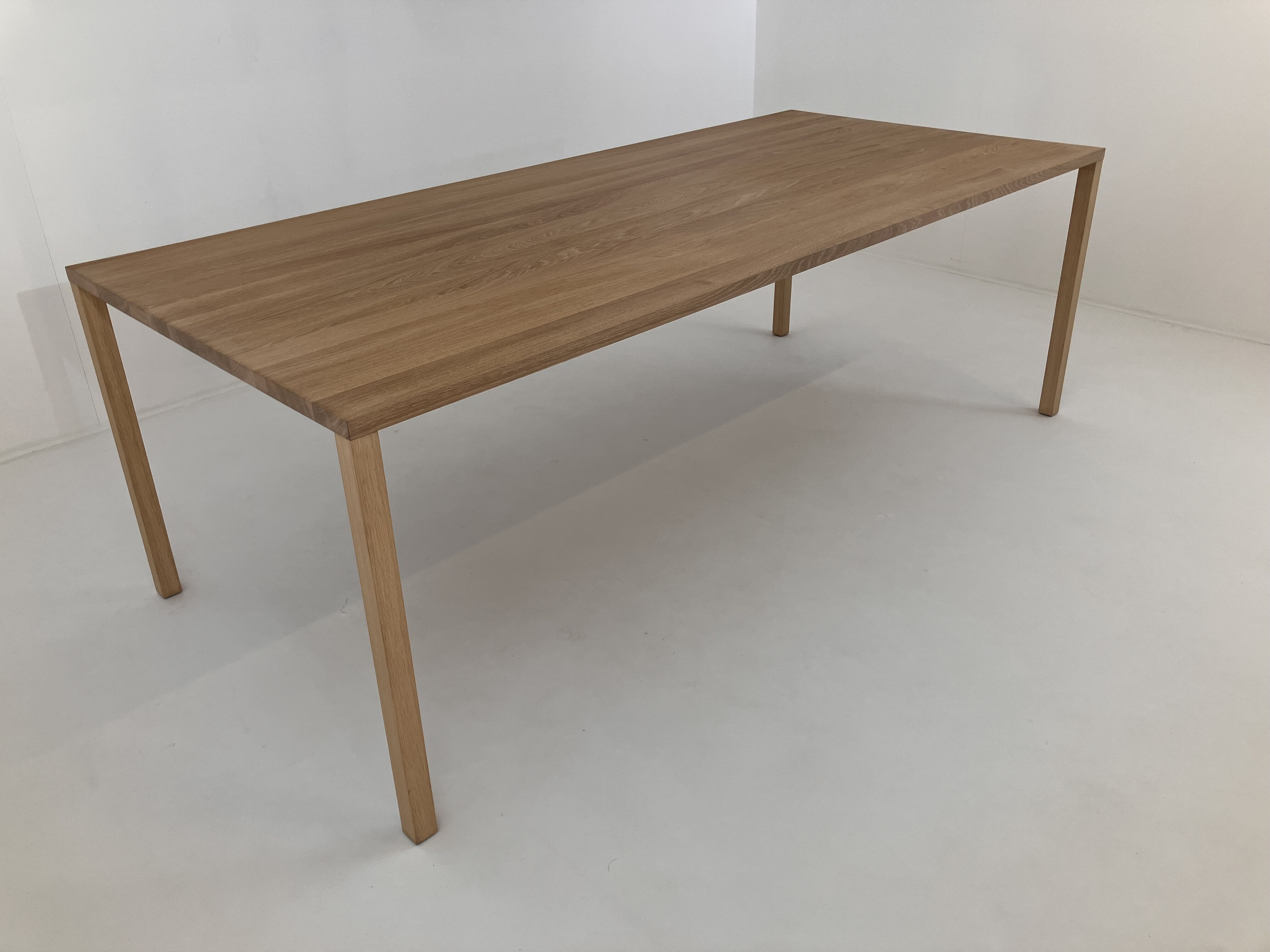 More - Esstisch Slic Massivholzplatte Eiche Oberfläche Geölt Beine Aluminium Furniert - 6