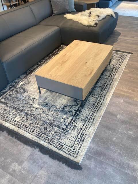 Loddenkemper - Couchtisch Linee Living LS24 Galano Lack Terrabraun Grau Braun Absetzung Eiche Wellenoptik Füße Metall Schwarz - 3