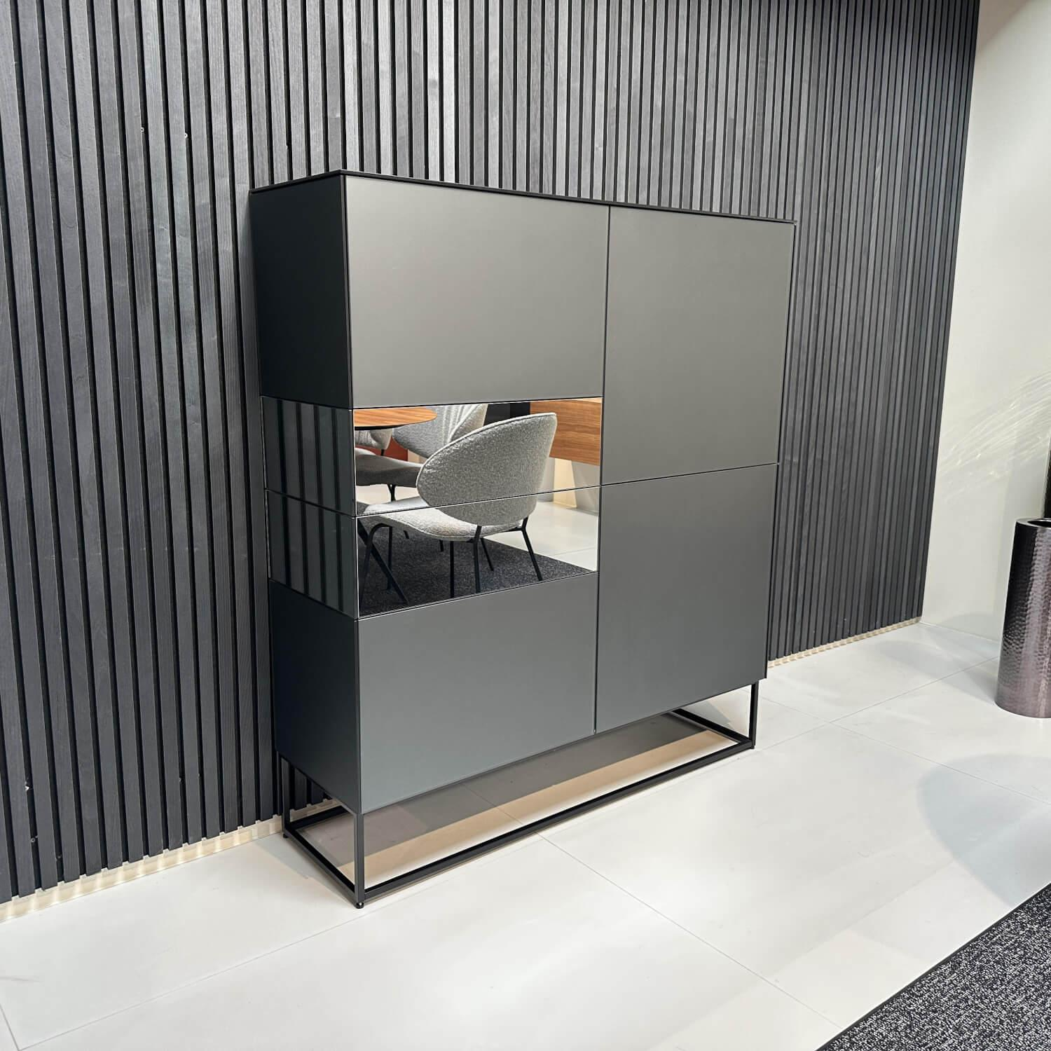 Kettnaker - Sideboard Soma Korpus Lack Schwarz Matt Gittergestell Metall Schwarz Abdeckplatte Grau Spiegel Matt - 2