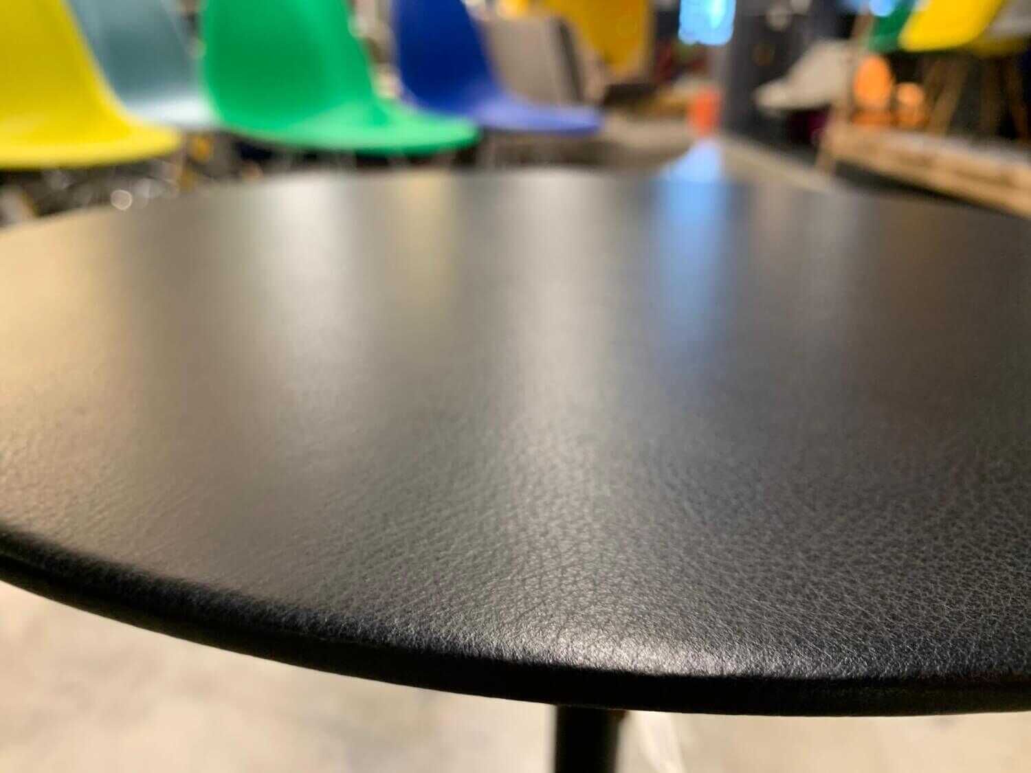poltrona-frau-couchtisch-bob-mit-leder-schwarz-bezogen-gestell-nussbaum-d26ffa3831b5ybNGsqCH66mV9 Poltrona Frau - Couchtisch Bob mit Leder Schwarz bezogen Gestell Nussbaum - 3