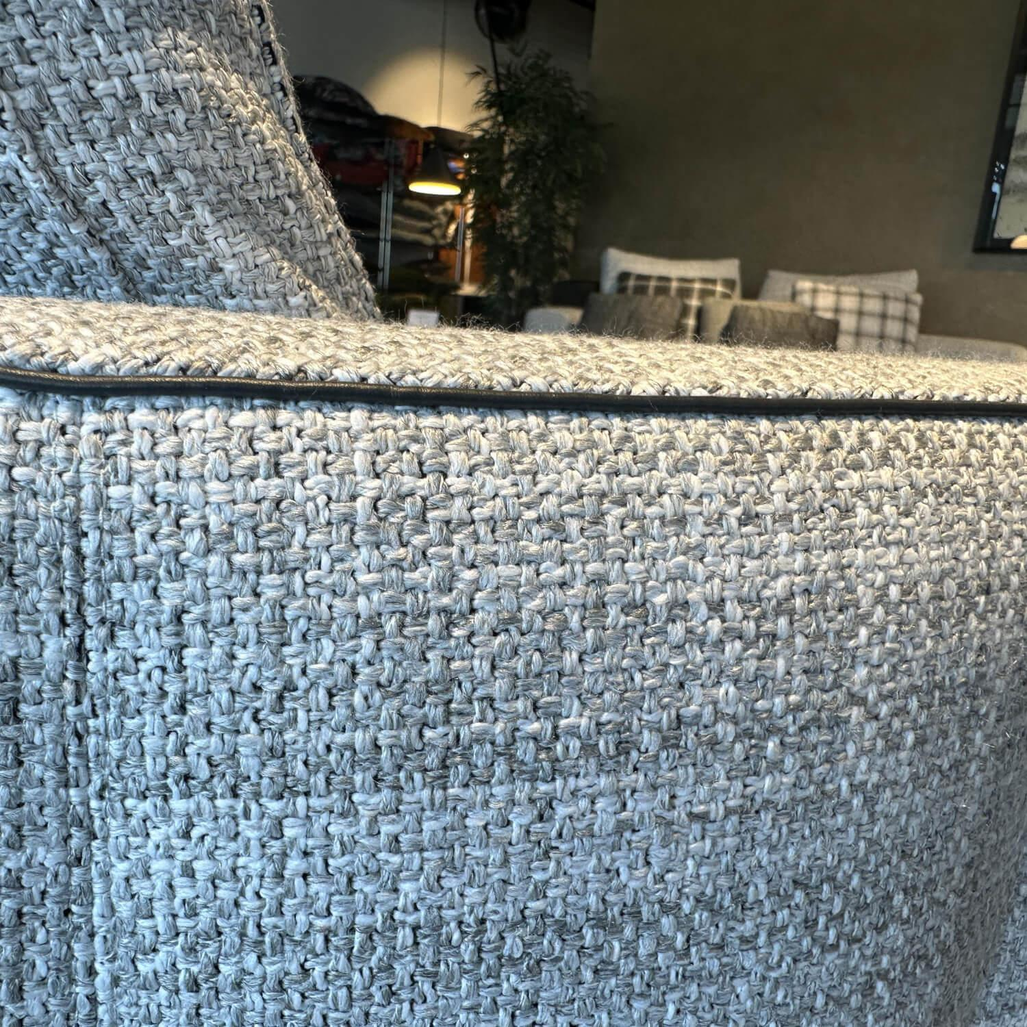 Minotti - Sessel Torii Medium Stoff Double 02 Ghiaccio Grau Naht Leder Ghisa Schwarz Gestell Metall Bronze Schwarz - 4