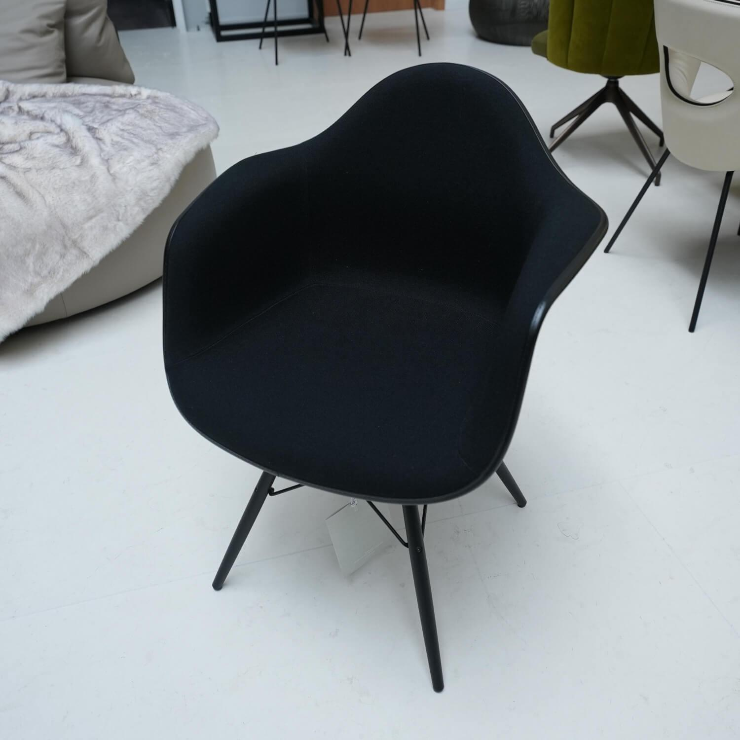 Vitra - Stuhl Eames Plastic Armchair DAW Schwarz Untergestell Ahorn Schwarz mit Vollpolster - 6