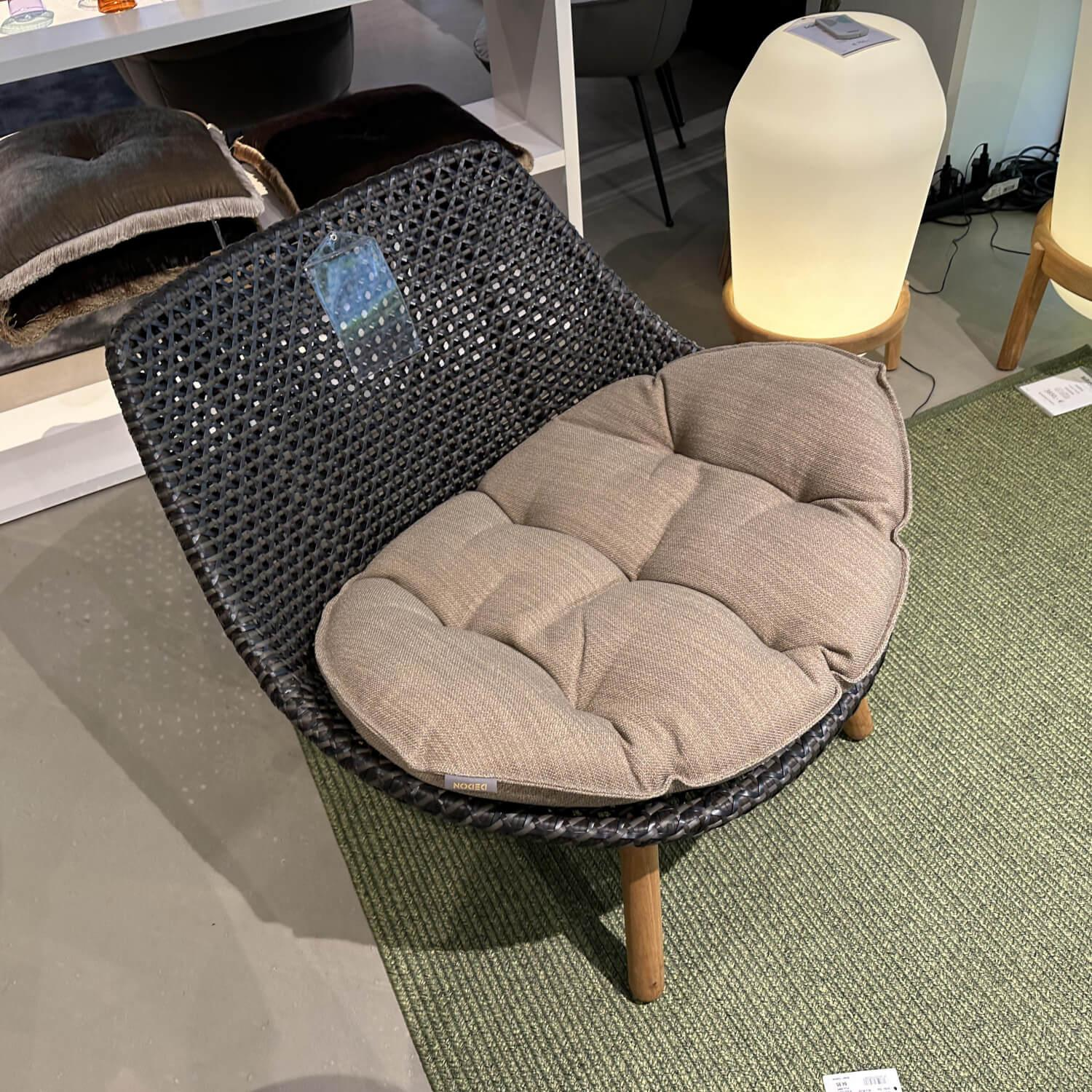 DEDON - Outdoor Club Chair Mbrace Teak Dedon Geflecht Arabica Grau Braun Gestell Teakholz Mit Sitzkissen - 2