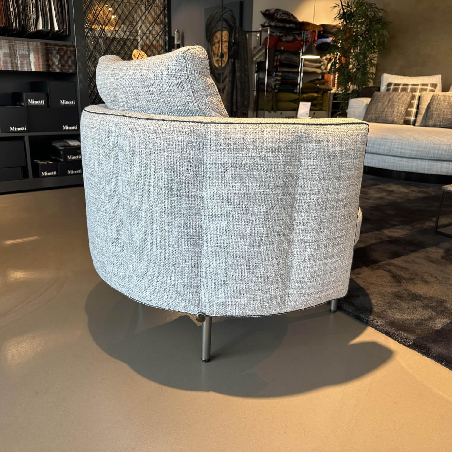 Minotti - Sessel Torii Medium Stoff Double 02 Ghiaccio Grau Naht Leder Ghisa Schwarz Gestell Metall Bronze Schwarz - 2