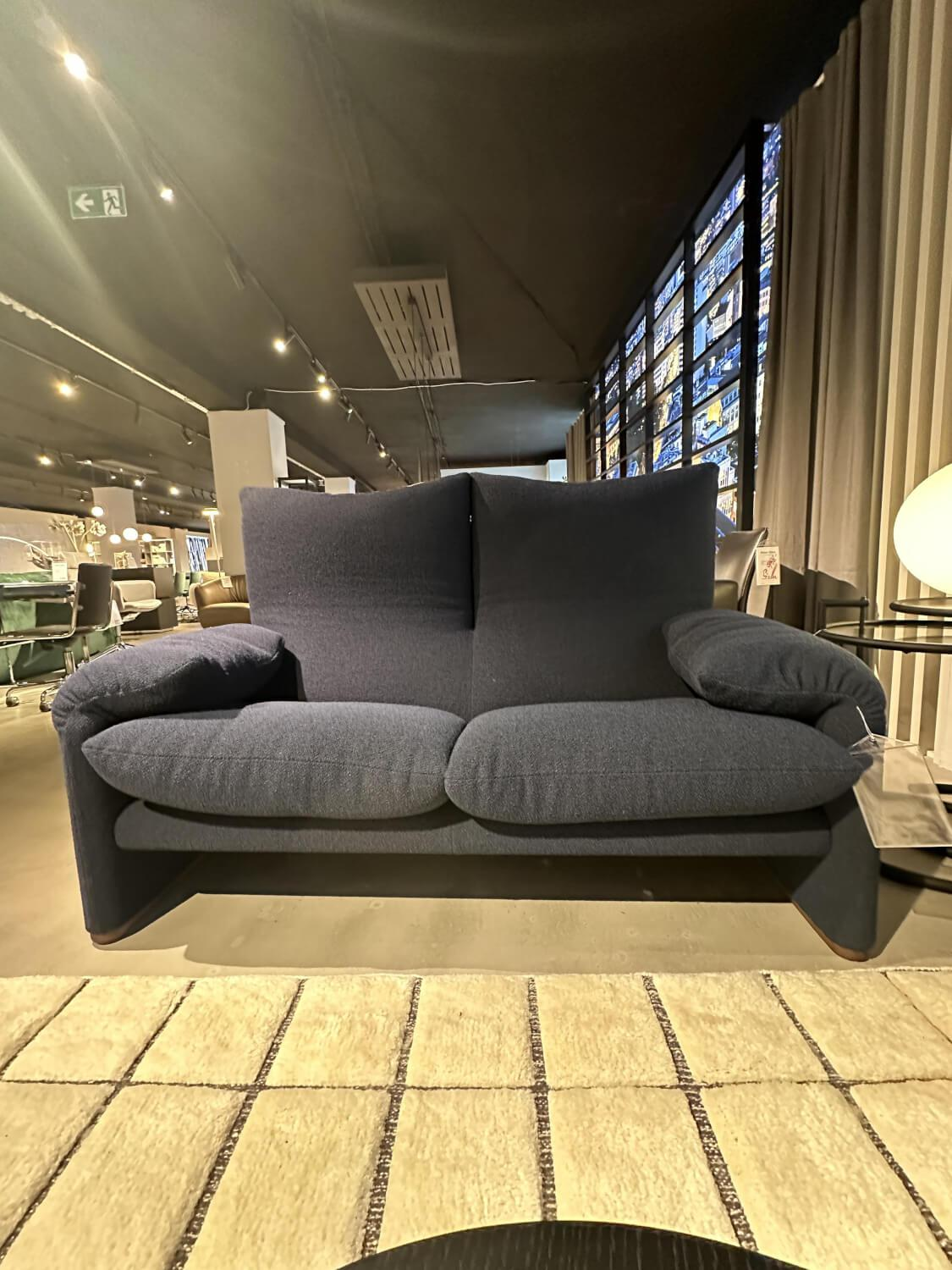 Cassina - Sofa Maralunga Stoff Look Notte Blau Fuß Noce Canaletto Holz Braun - 2