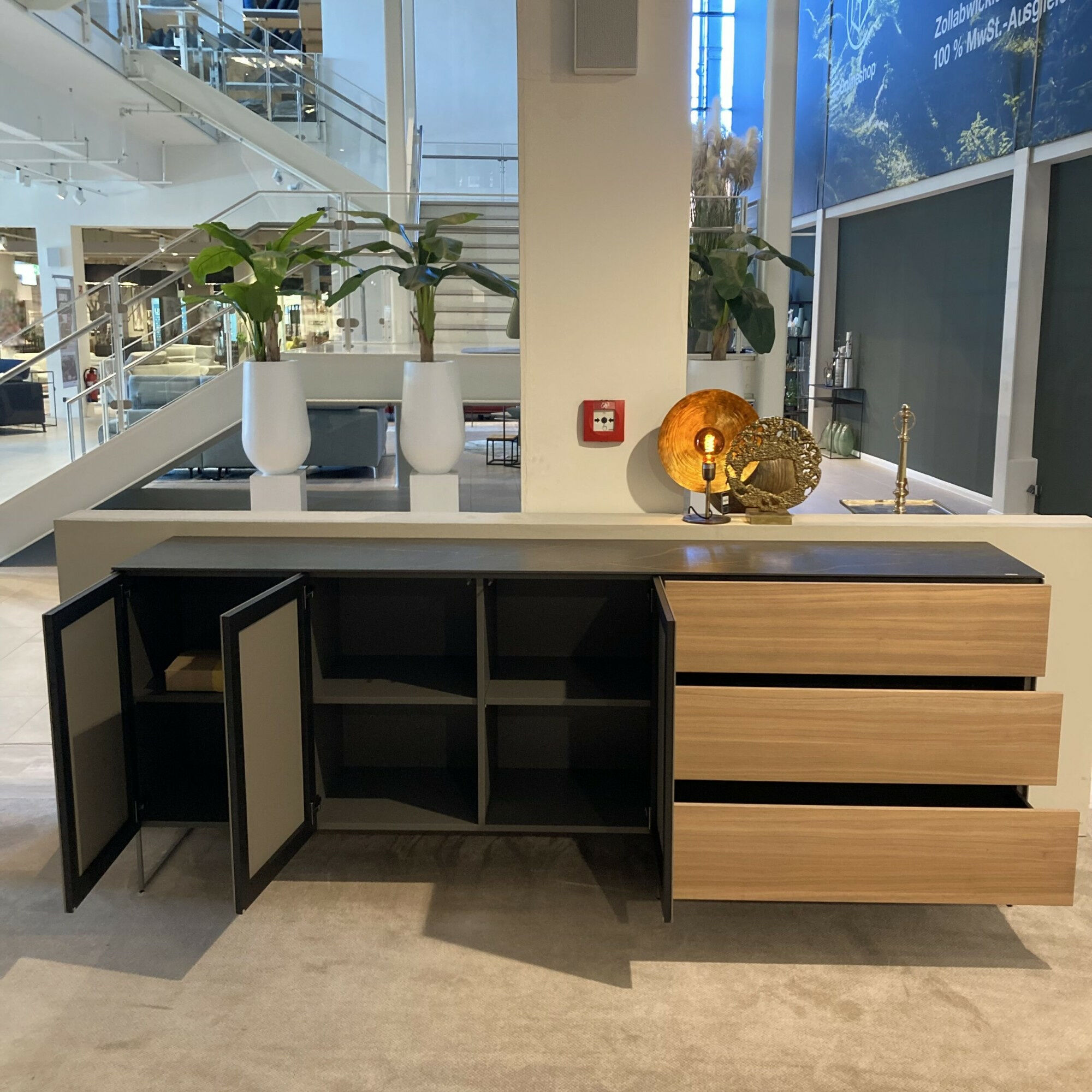 Spectral Smart Furniture - Sideboard Side Front Granitoptik Glas Grau Holzfurnier American Walnut Matt Lackiert Deckenplatte Und Seitenblende Keramik Laurent Füße Frame Schwarz - 3