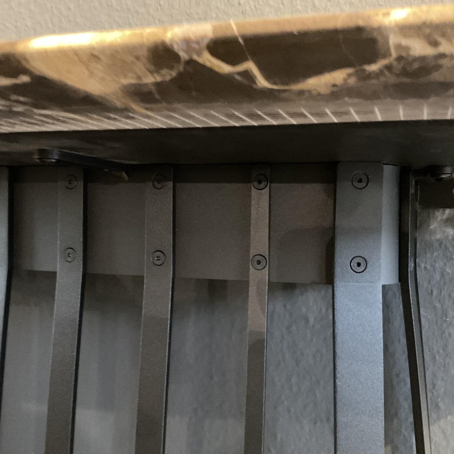 Janua - Konsoltisch Basket Platte Stein Emperador Braun Gestell Stahl  Tiefschwarz Pulverbeschichtet - 10