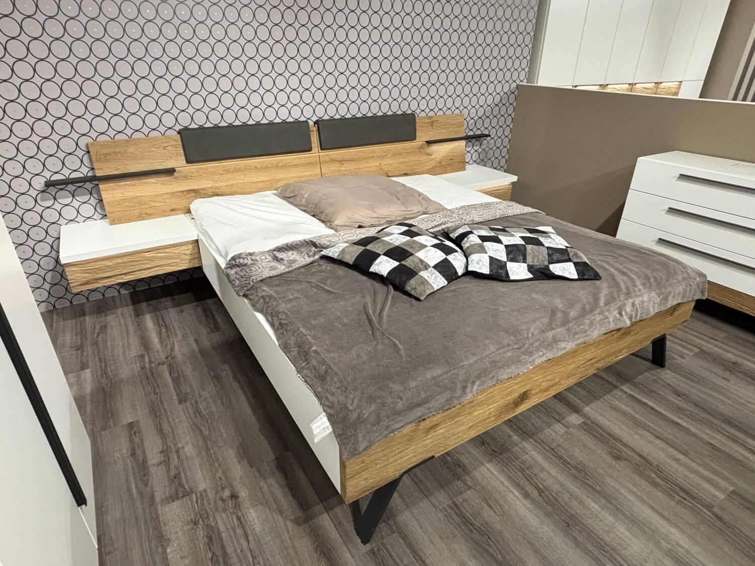 Thielemeyer - Schlafzimmer Zano Lack Weiß Absetzung Balkeneiche Gehackt Metall Schwarz - 2