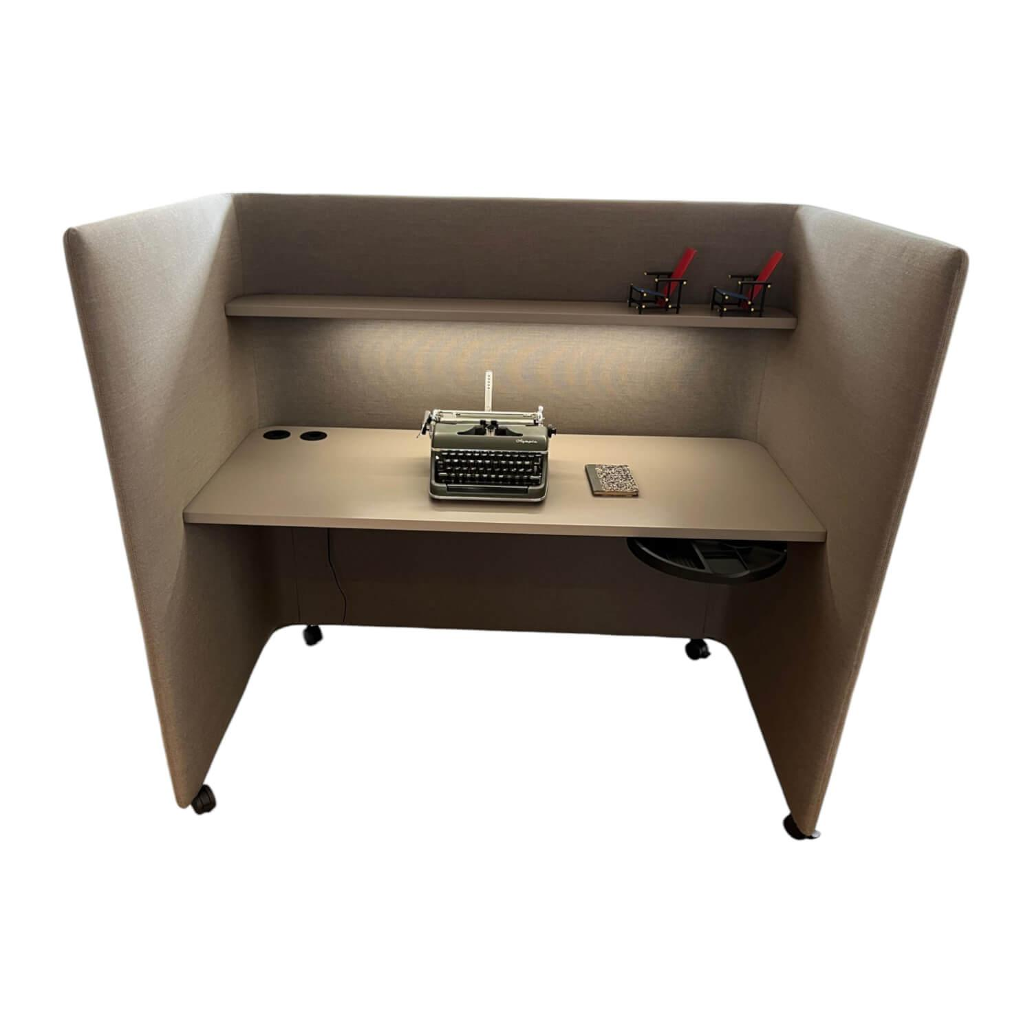 Schreibtisch Floater Stoff P22 Basalt Grau mit Beleuchtung