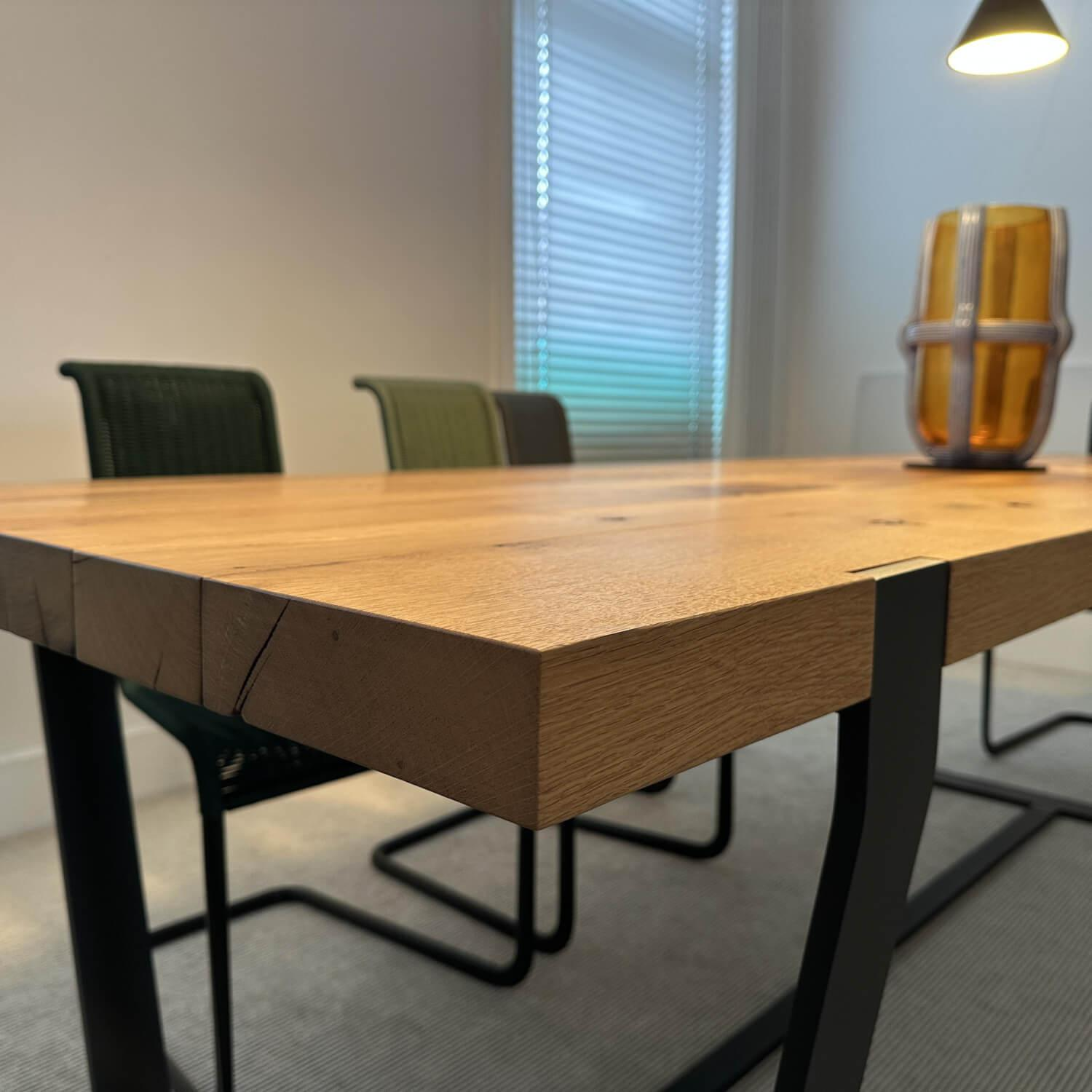 Janua - Esstisch Clamp Platte Eiche Altholz Natur Geölt Gestell Stahl RAL 9005 Tiefschwarz Schwarz Pulverbeschichtet - 4