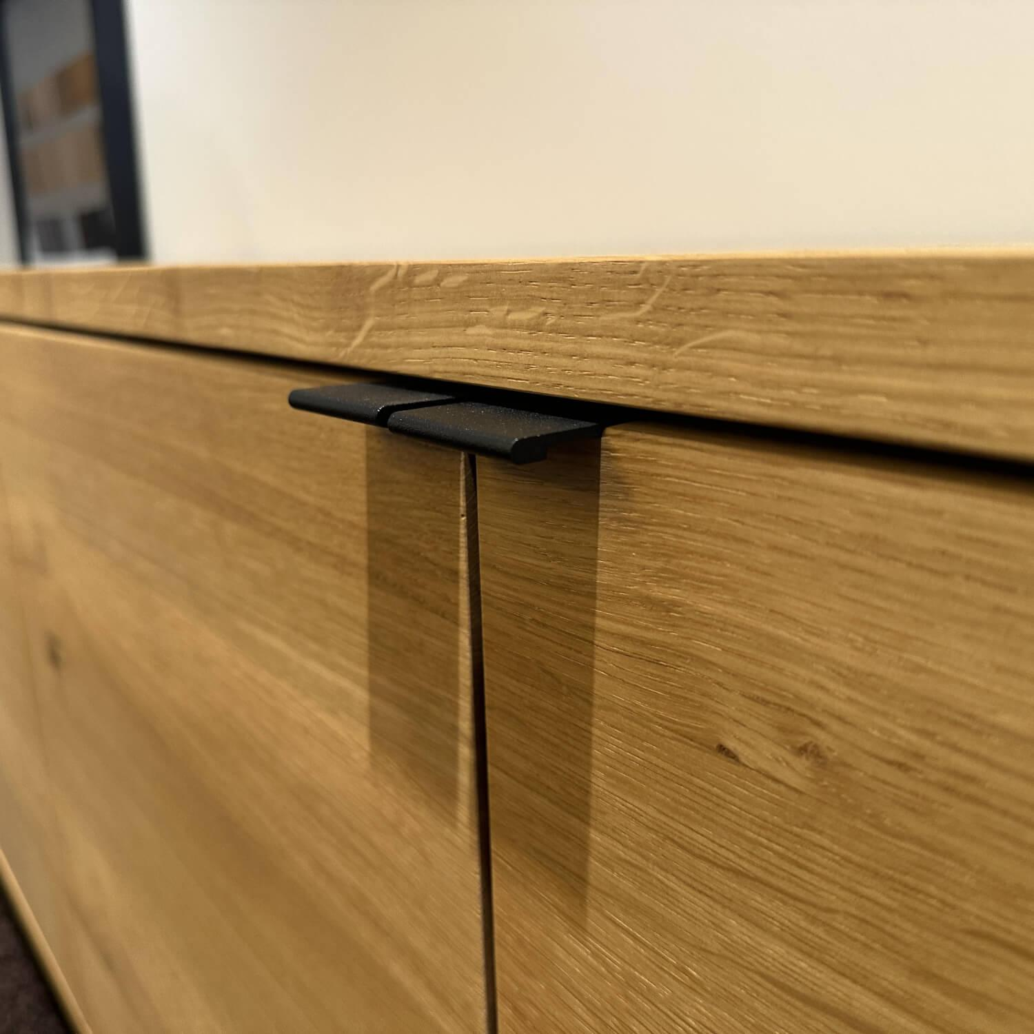 Janua - Sideboard SC21 Eiche Natur Geölt Mit Ästen Füße Y Gestell H23 RAL9005 Tiefschwarz Schwarz - 3
