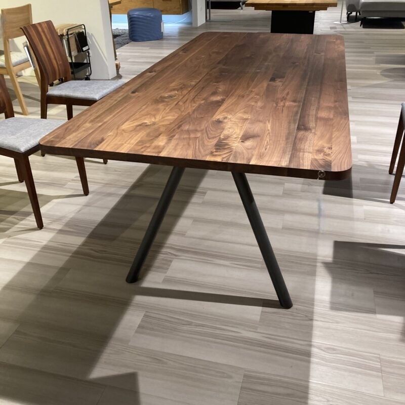 Bert Plantagie - Esstisch Select N Platte Astiger Nussbaum Geölt Gestell Schwarz - 6