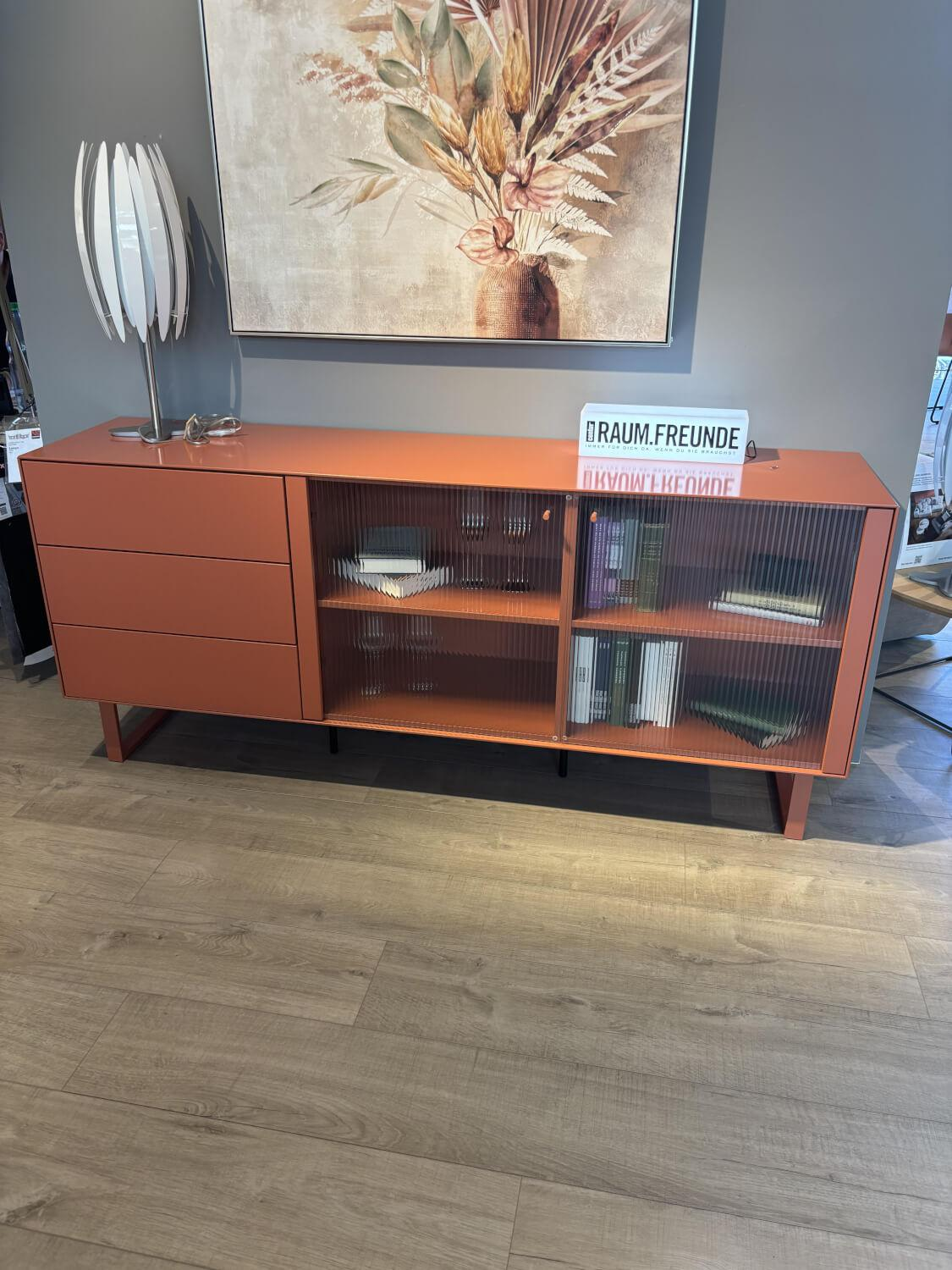 Raum.Freunde - Sideboard Henri Lack Ant Red Rot Orange Füße Metall - 6