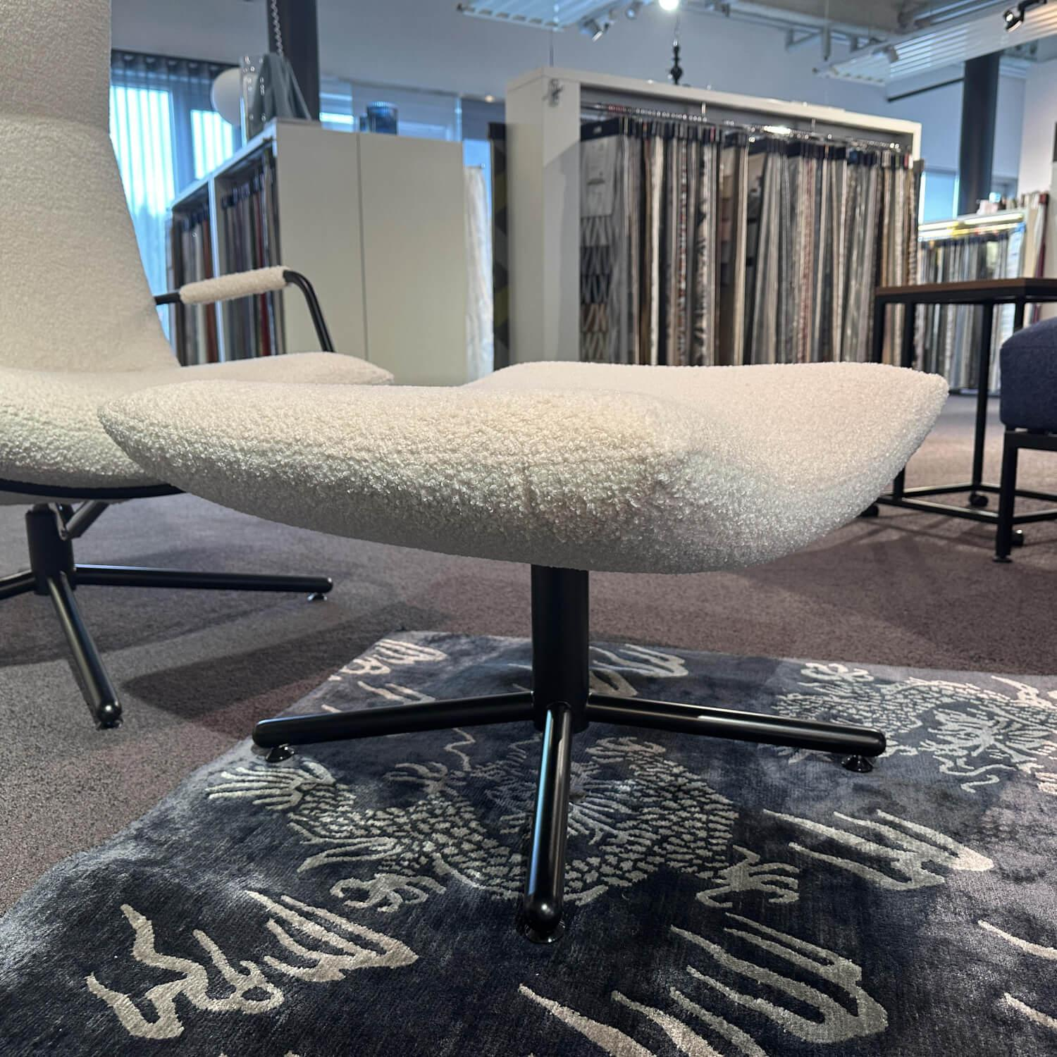 Brühl - Hochlehnsessel Gerard Stoff 3692 41 Beige Kreuzfuß Metall Schwarz Pulverbeschichtet Inklusive Hocker - 2