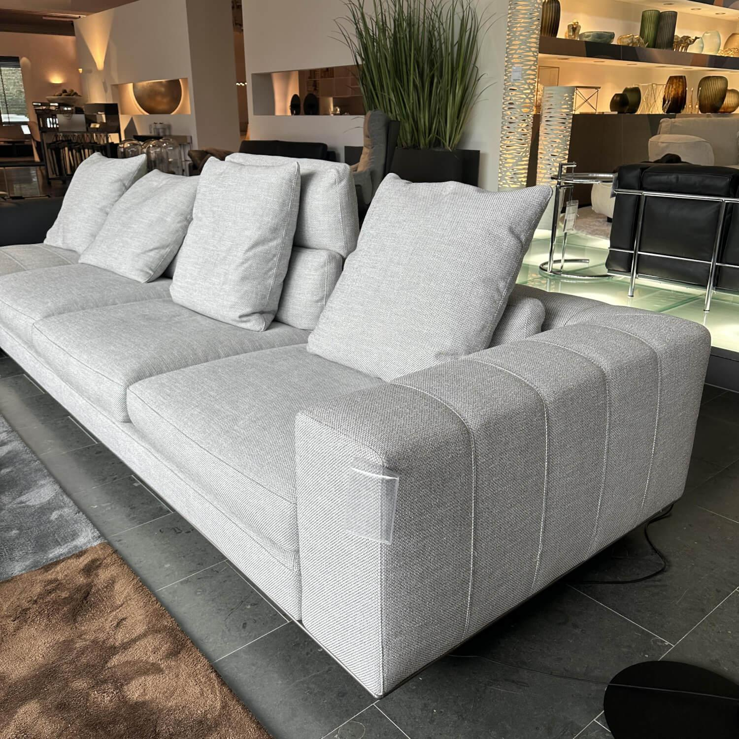 Minotti - Ecksofa Freeman Duvet T Wing Stoff Milennium 05 Ghiaccio Grau Inklusive Kopfstütze Und Hocker Freemann Pelle Aspen Stone Grey - 4