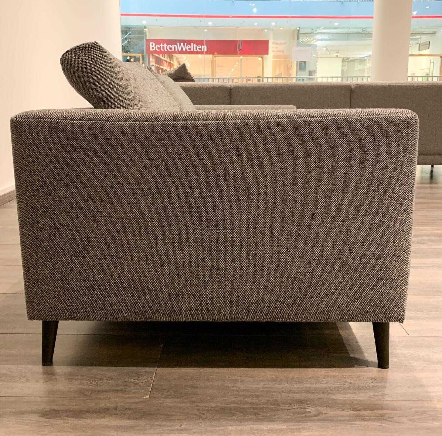 freistil-rolf-benz-sofa-162-stoff-schwarz-wei-C3-9F-6000-kegelfu-C3-9F-eiche-dunkel-mit-2-r-C3-BCckenkissen-und-2-zierkissen-f34600b4610dWiUpwIDdUxWR8 freistil Rolf Benz - Sofa 162 Stoff Schwarz-Weiß 6000 Kegelfuß Eiche Dunkel mit 2 Rückenkissen und 2 Zierkissen - 6