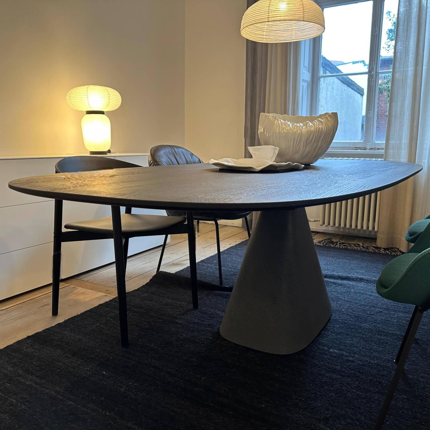 Zoom by Mobimex - Tisch Bridge BRI240El Oval Platte Holz Eiche Gebürstet Kohleschwarz Schwarz Lackiert Gestell Beton Anthrazit - 2