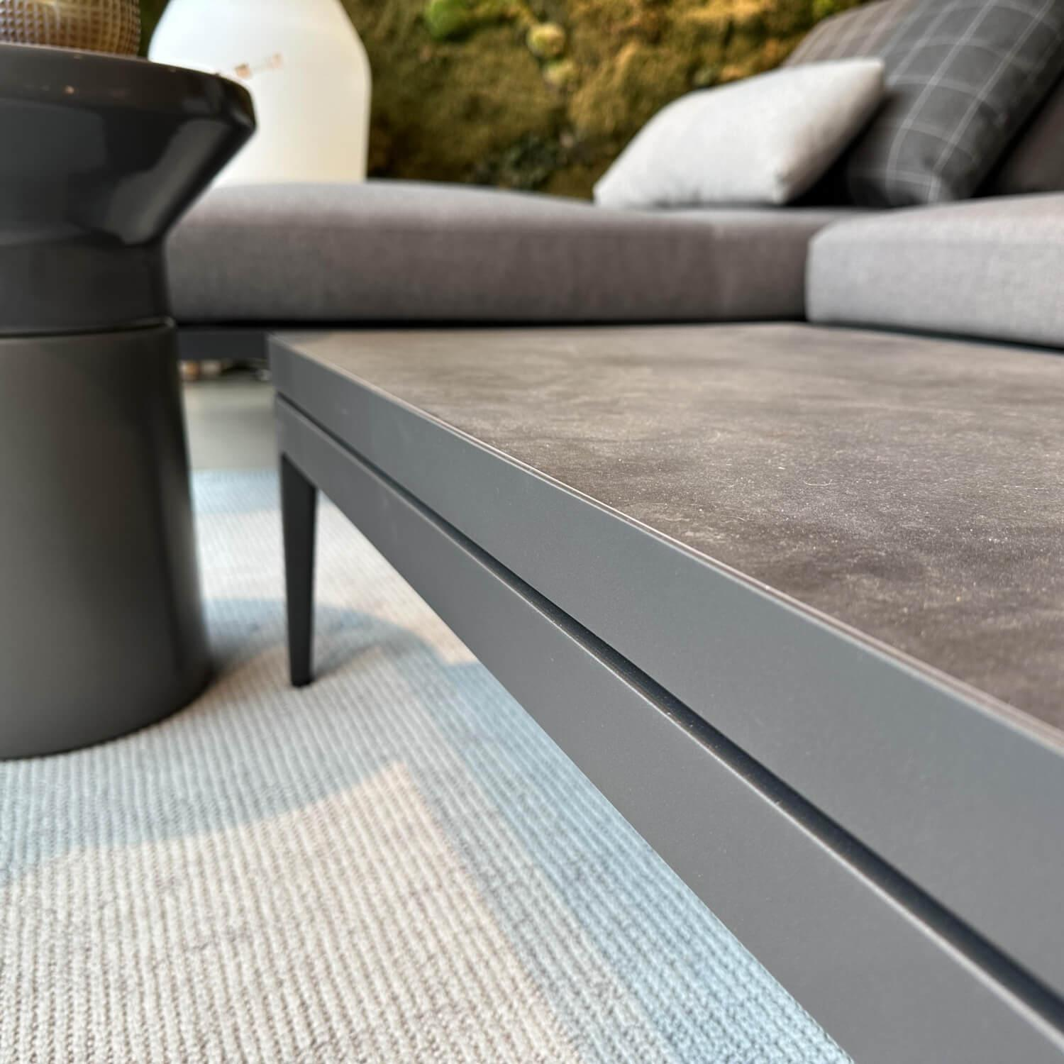 Gloster - Kaffeetisch Grid Platte Keramik Nero Schwarz Gestell Aluminium Meteor Schwarz Pulverbeschichtet - 2