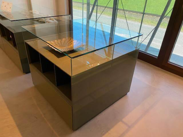 Rimadesio - Vitrine Dolmen Lack Verde Olivia Grau Grün Glas Transparent Innenausstattung Melamin Cuoio Braun - 2