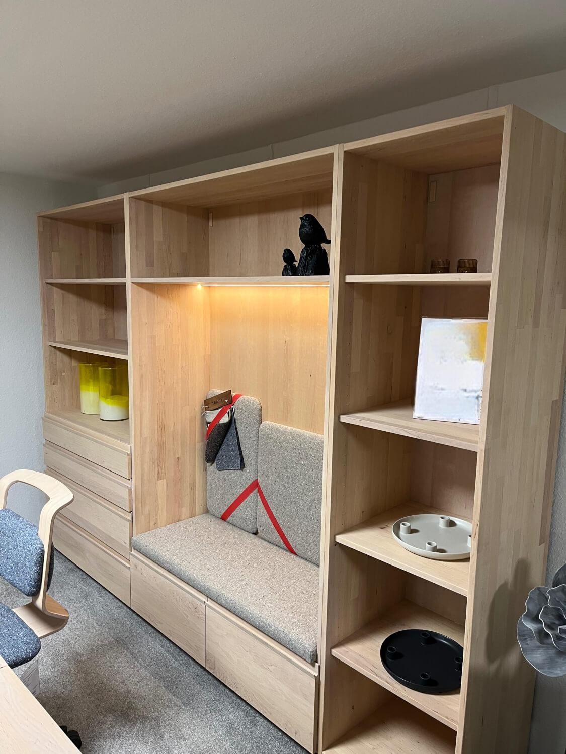 Team 7 - Regal Kids Mit Sitznische Stoff Ripley Rl10 Beige Korpus Erle Weißöl Mit Beleuchtung - 3