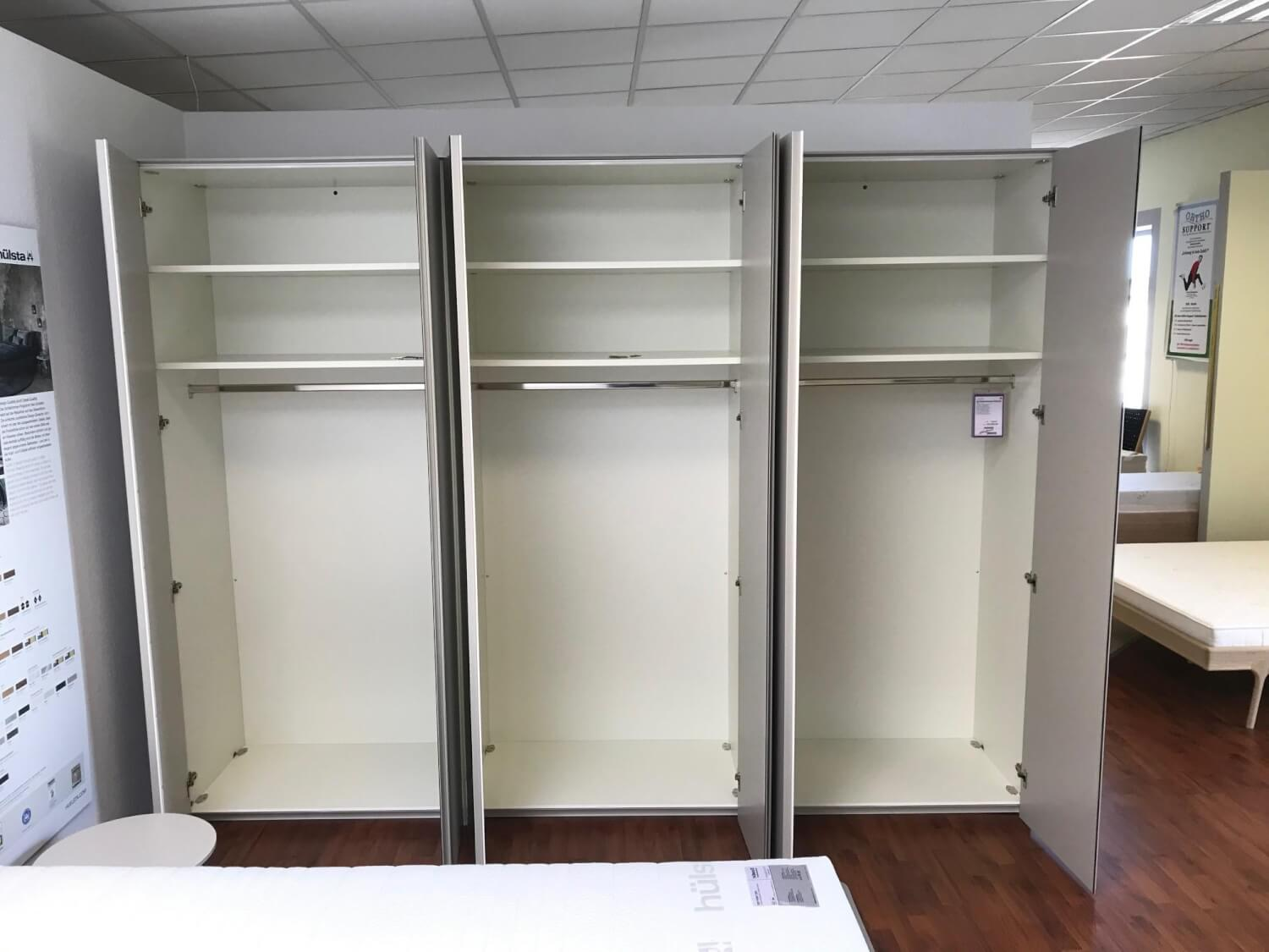 Hülsta - Drehtürenschrank Neo Lack Seidengrau Innenlack Weiß mit Spiegeltüre - 4