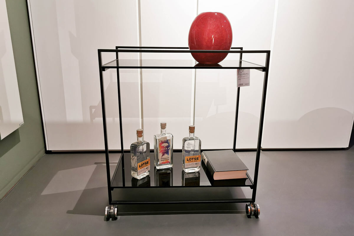 YOMEI - Servierwagen Flat Fix Ablegeplatte Glas Schwarz Gestell Edelstahl Schwarz Pulverlackiert mit Rollen - 8