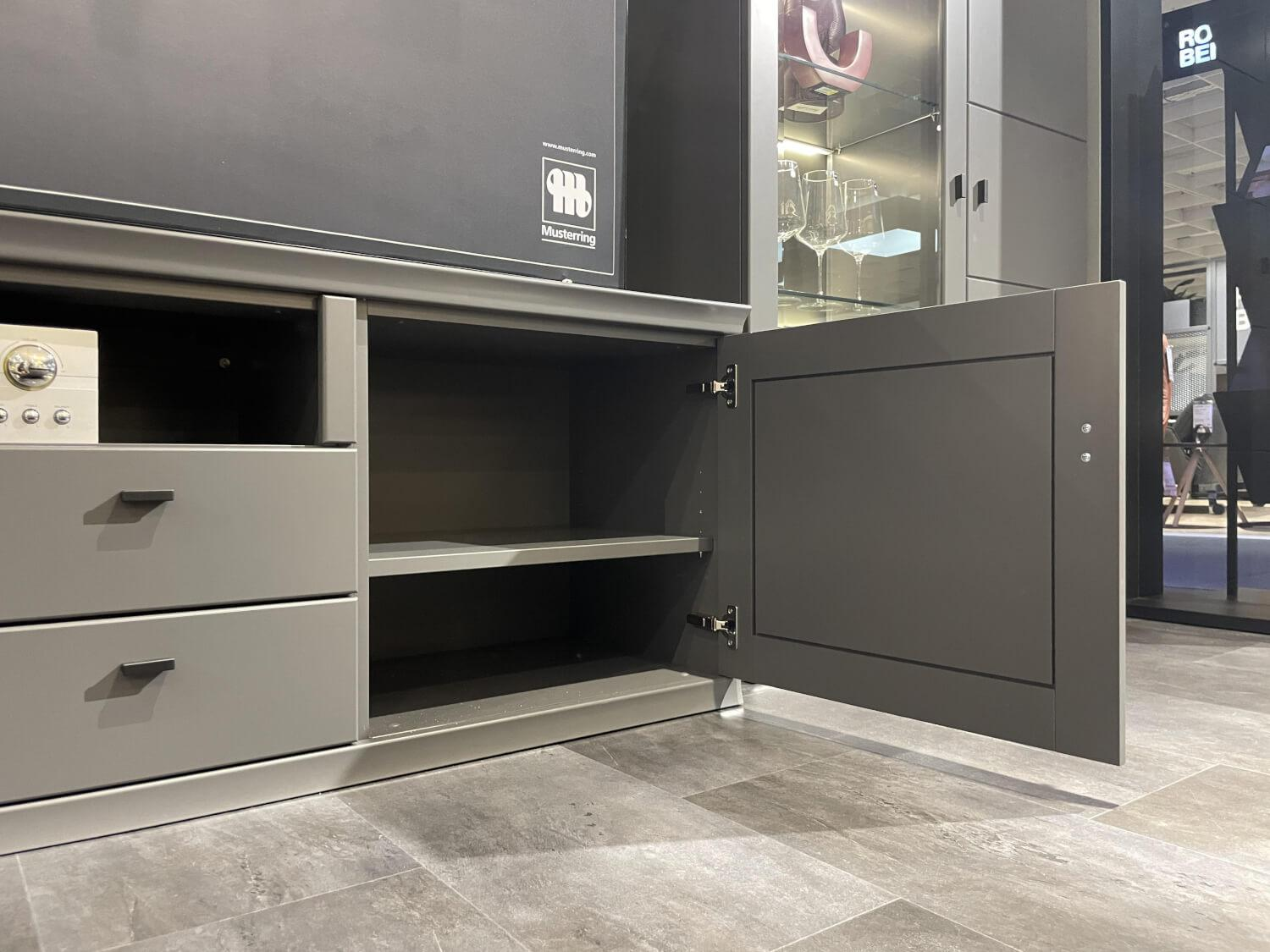 Musterring - Anbauwand Korsika 55067 Lack Schiefergrau Grau Griff W7 Schwarz Matt Inklusive Beleuchtung - 10