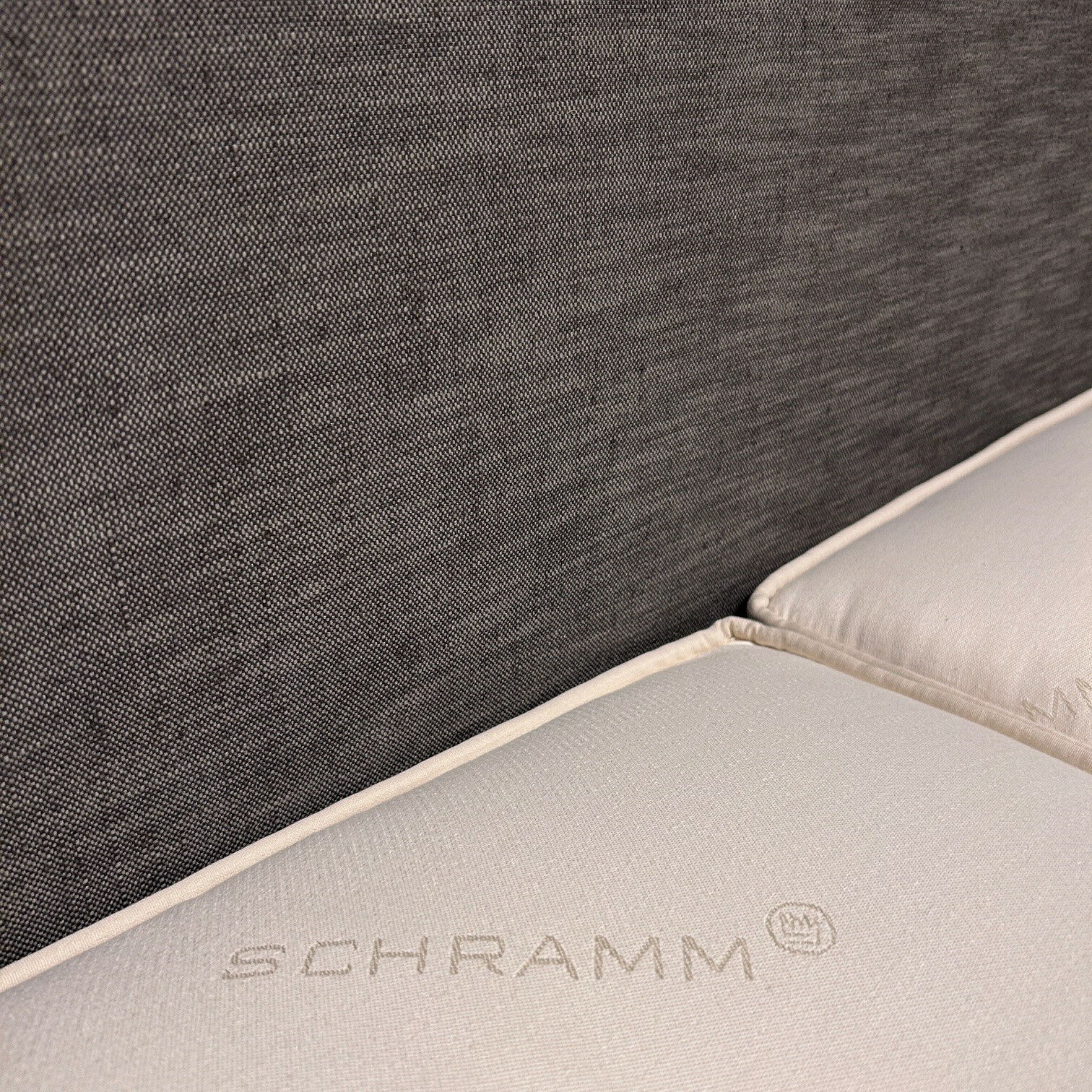 Schramm - Bett Cube Limited Edition Stoff Lino-2230 Grau Fuß Schwarze Blindfüße mit 2 Matratzen - 4