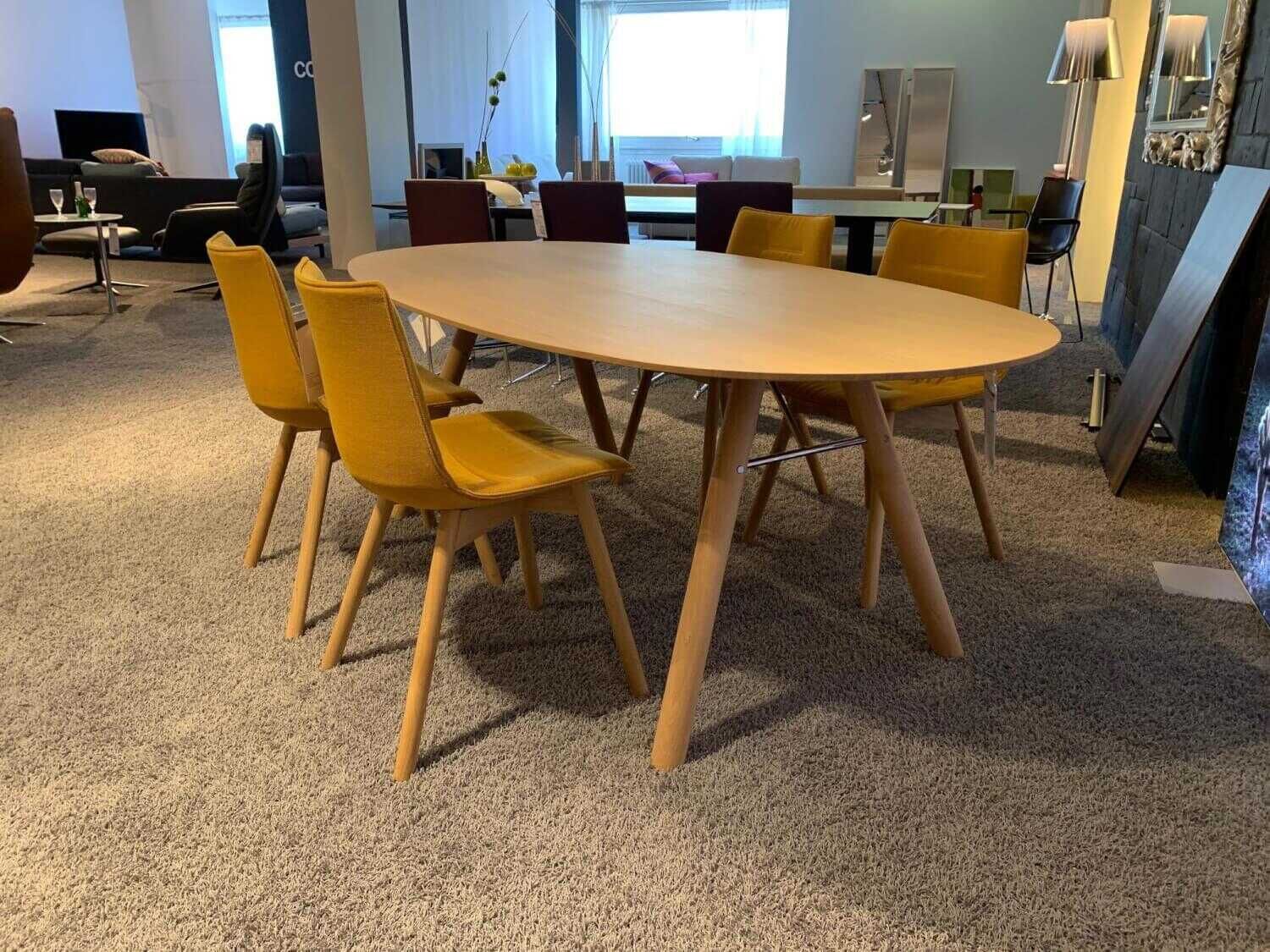 Essgruppe Tisch Profil G mit 4 Stühlen Stoff 400453 Gelb
