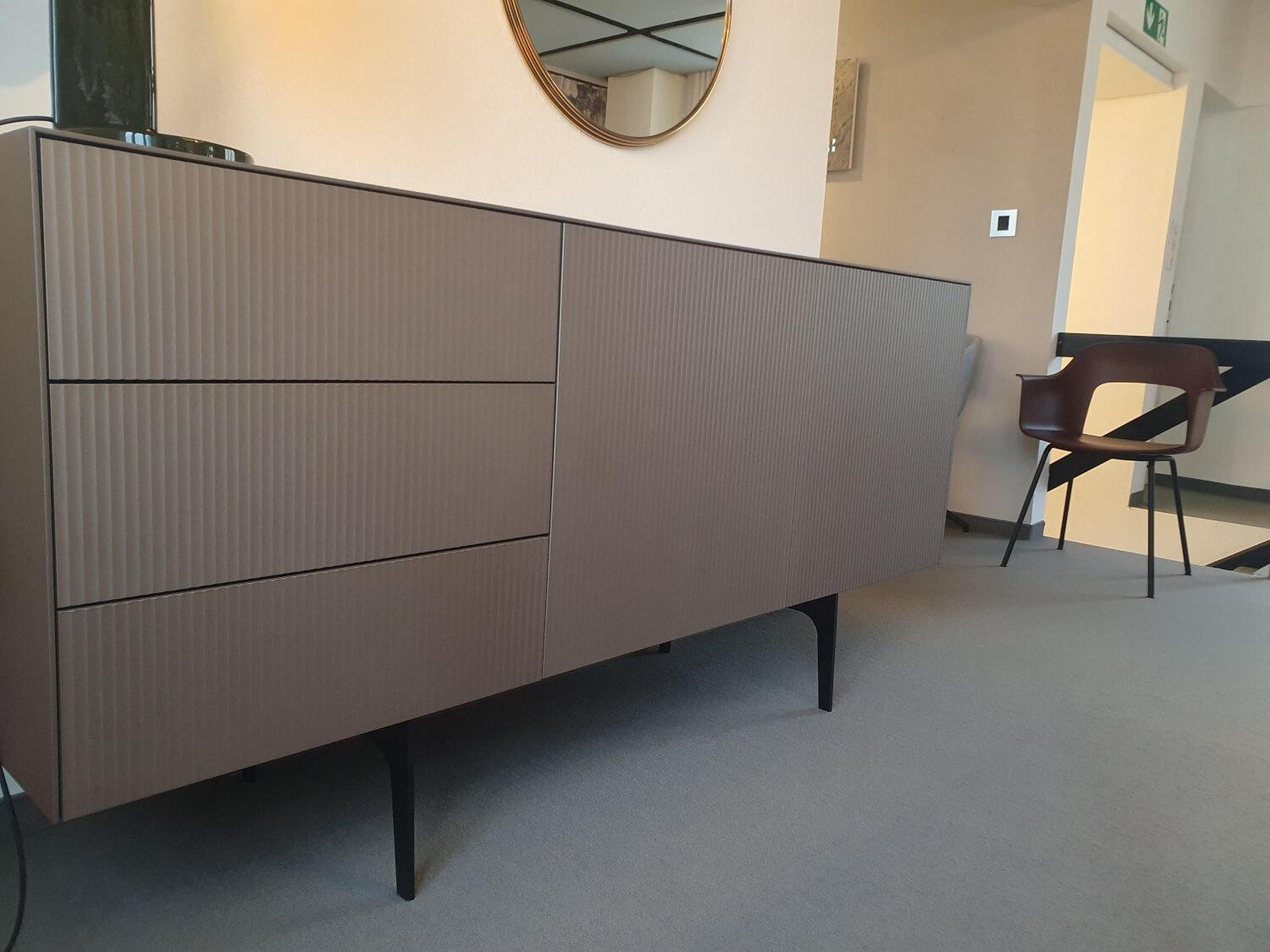 Piure - Sideboard Nex Oberfläche Glas Gewellt GW92 Copper M39 Kupfer Braun Gestell P43 Coal Schwarz - 8