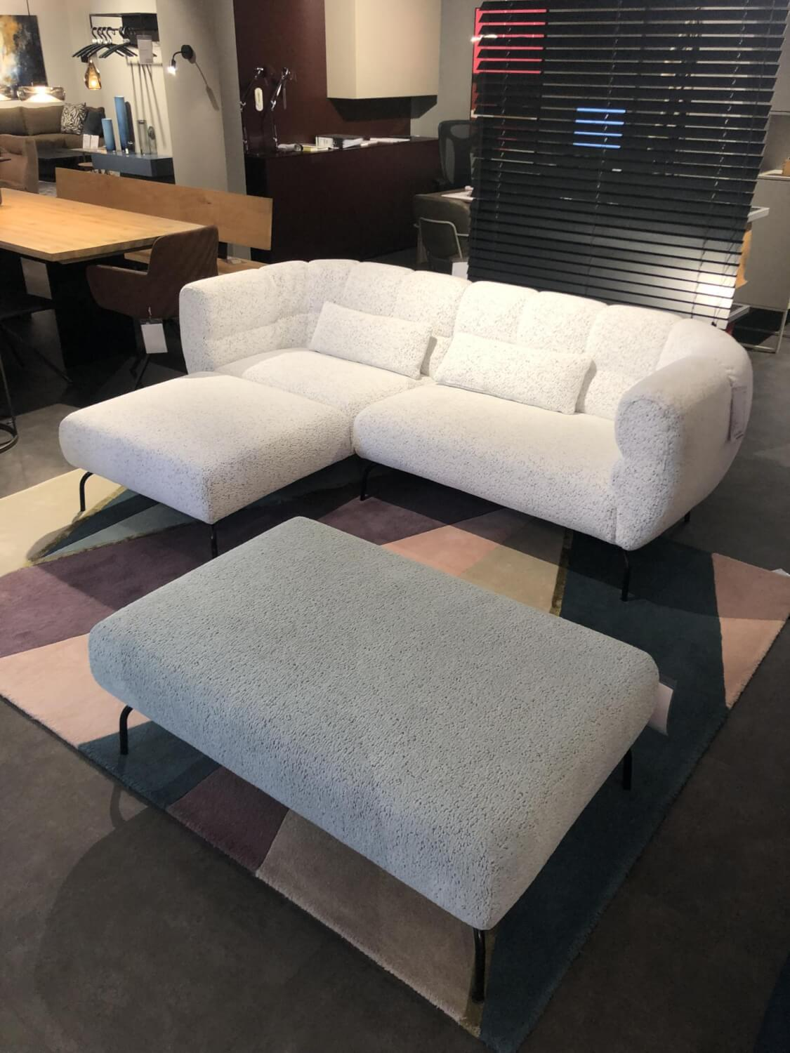 Brühl - Ecksofa Magnolia Stoff 6450 49 Weiß Metallgestell Schwarz Pulverbeschichtet Mit Hocker Stoff 6450 93 Grau Und Kissen - 2