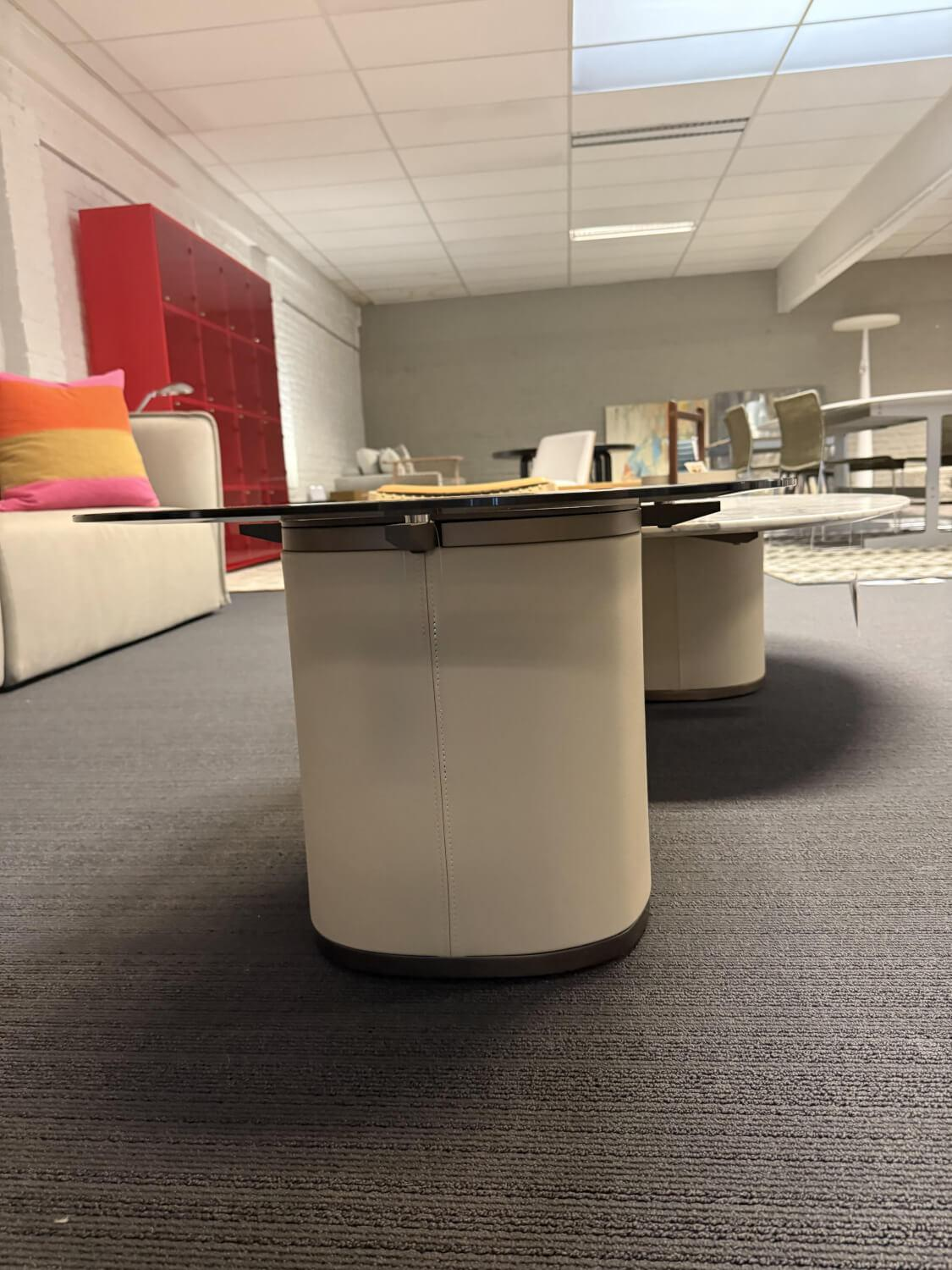 Giorgetti - 2er-Set Couchtisch Galet Platte Calacatta Marmor Rauchglas Gestell Leder Beige - 2