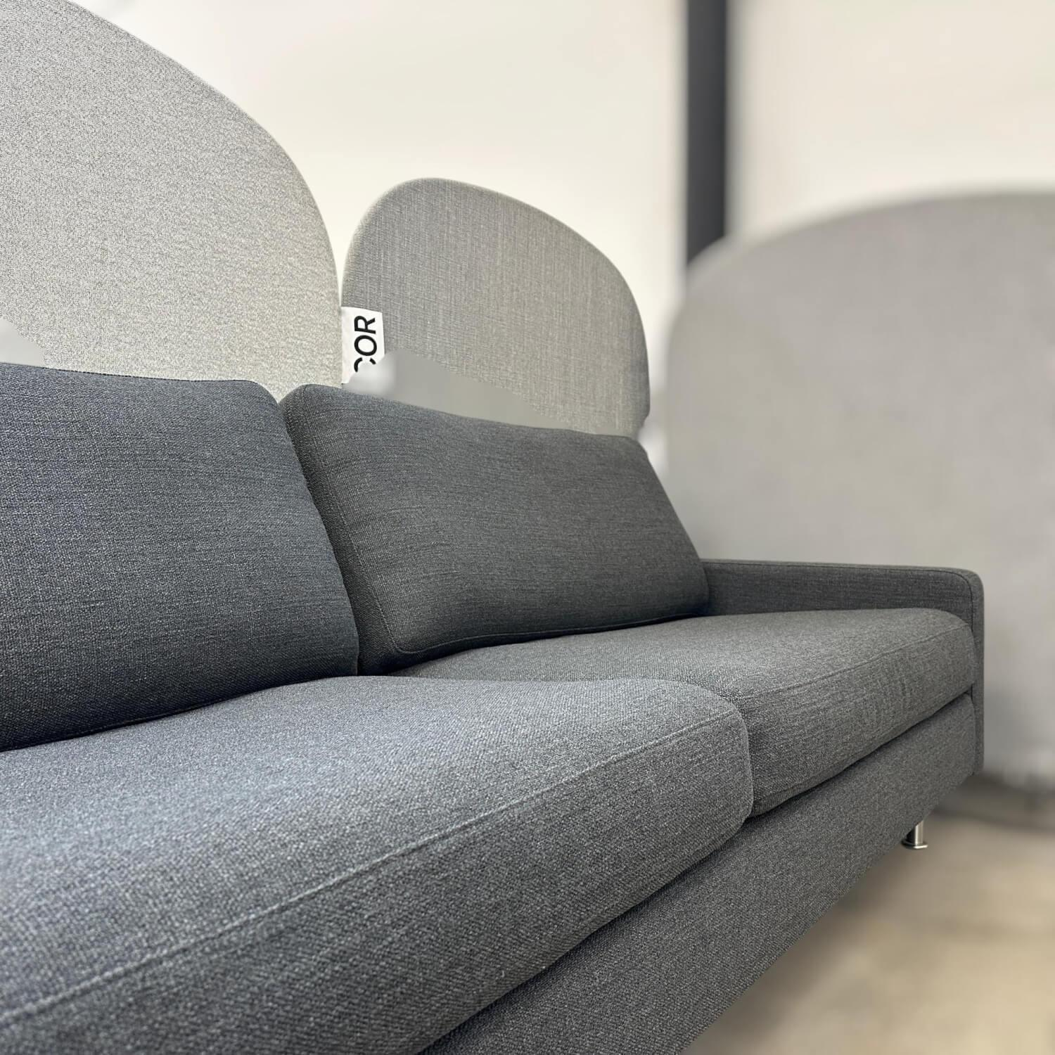 COR - Sofa Conseta Stoff 7146 Mittelgrau Bodenfrei Füße Metall Glänzend - 4