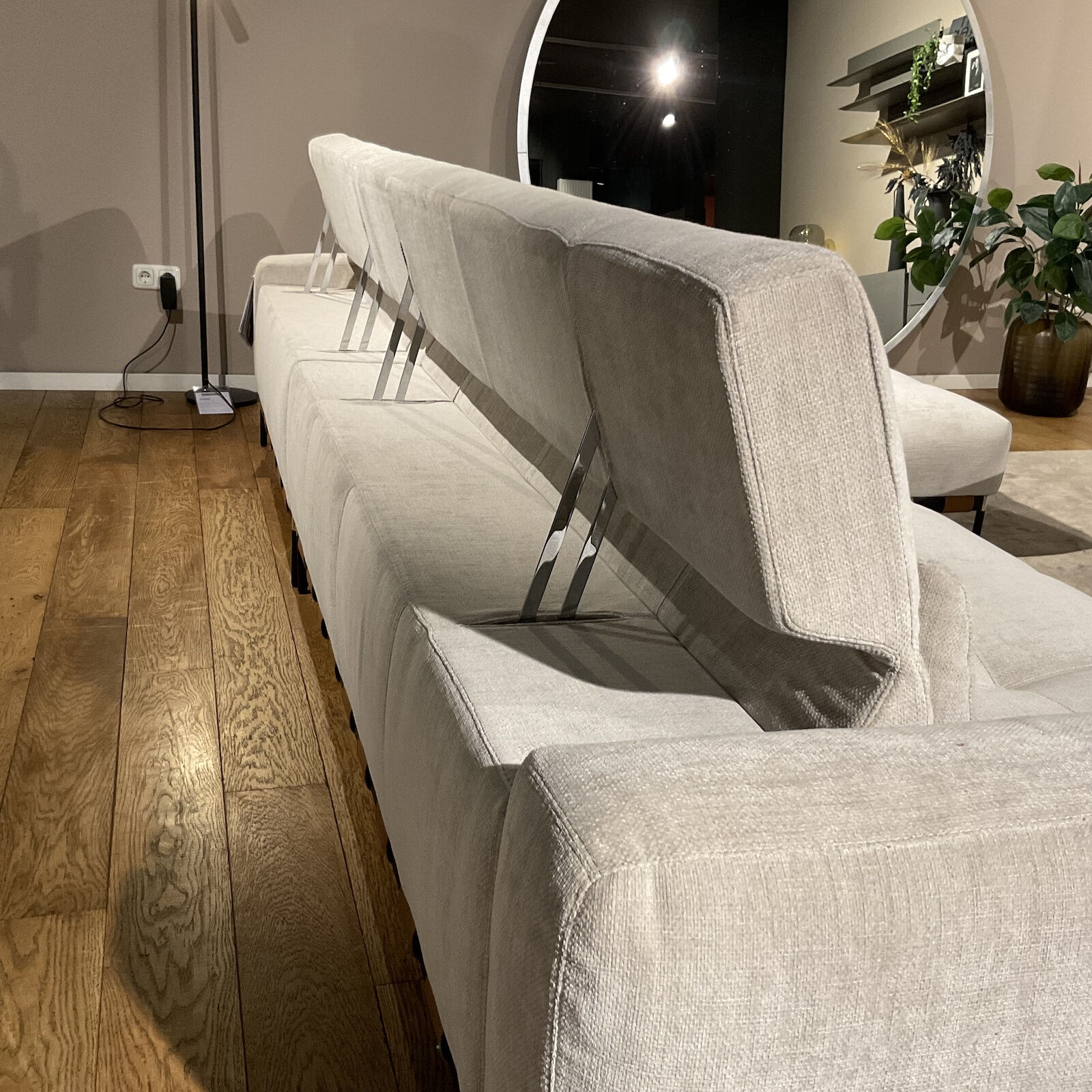 Cierre - Ecksofa Oscar Stoff 2 Ollin 101 Hellgrau Beige Sockel Metall Schwarz Lackiert Füße Chrom Gold - 10