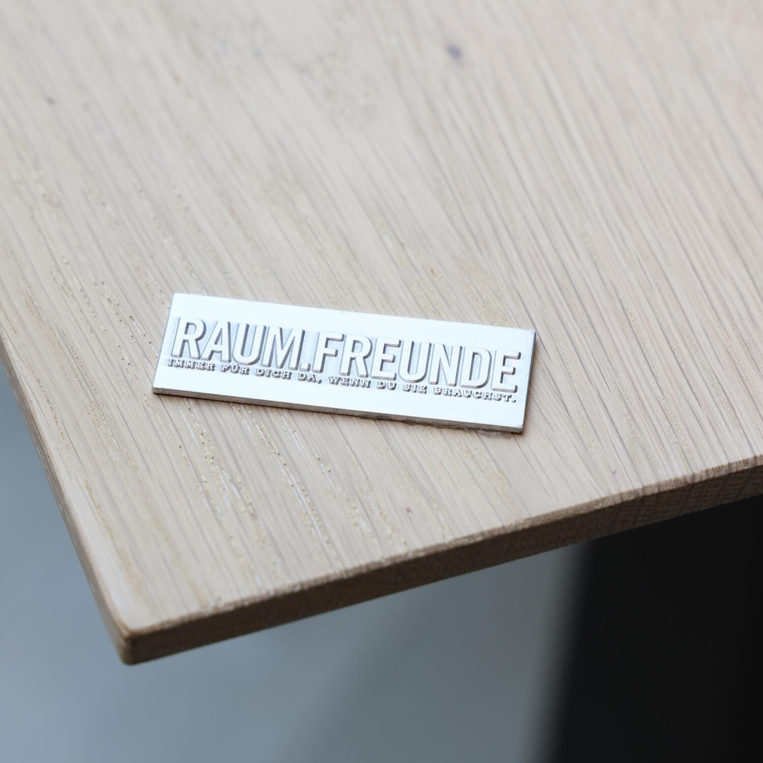 Raum.Freunde - Esstisch Erik Eiche Natur Geölt Schweizer Kante Vierfuß Schwarz - 5