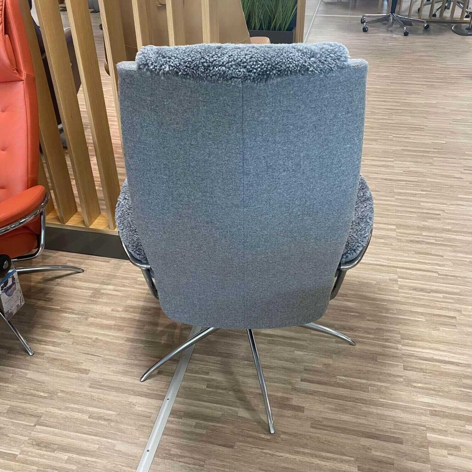 stressless-paris-stressless-sessel-mit-hocker-paris-high-back-limited-edition-calido-grey-sheepskin-star-base-chrom-standard-base-d679f6c32492 Stressless - Stressless Sessel mit Hocker Paris High Back Limited Edition Calido Grey Sheepskin Star Base Chrom S - 6