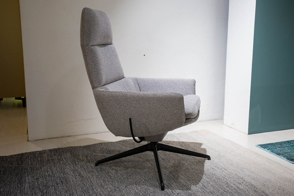 KFF - Sessel Feye Stoff Sera 2804 Pepper Hellgrau Gestell Metall Schwarz mit Hocker - 7