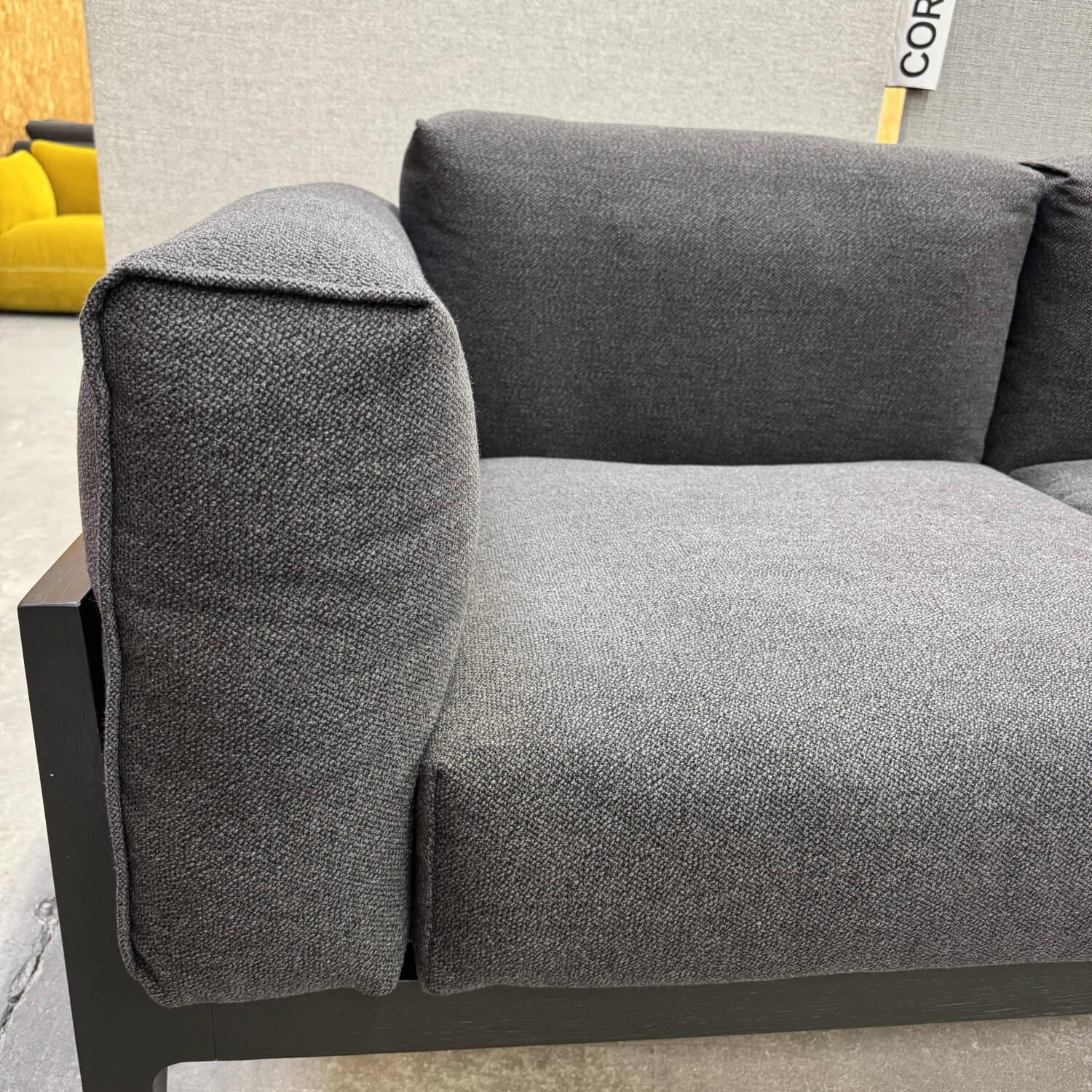 COR - Sofa Elm 22211 Stoff 8073 Anthrazit Gestell Eiche M20 Lack Schwarz Mit Niedrigen Armlehnen - 6