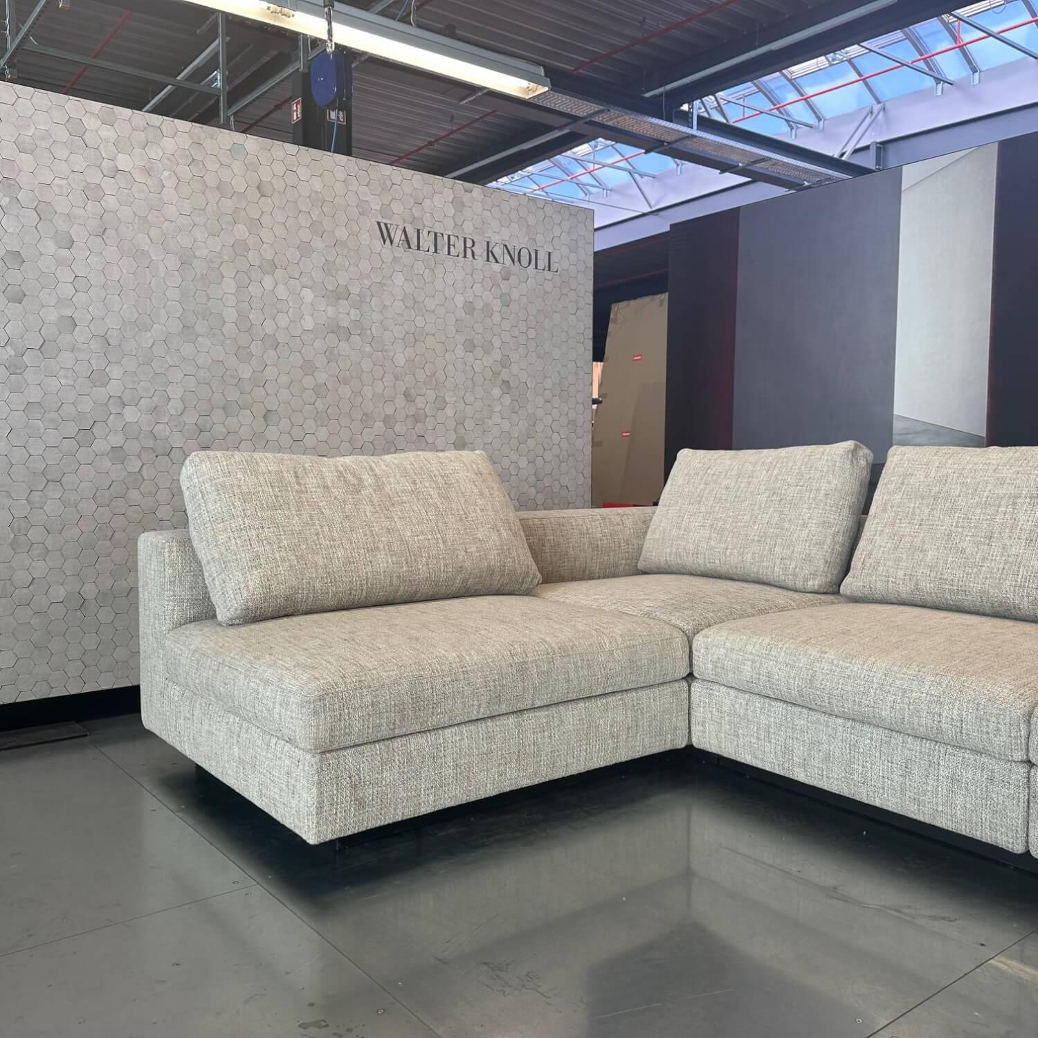 Walter Knoll - Ecksofa Living Landscape 755 Stoff Sorel 7871 Smoke Quartz Grau Beige Sockel Buche Schwarz Lackiert Mit Tischelement - 2
