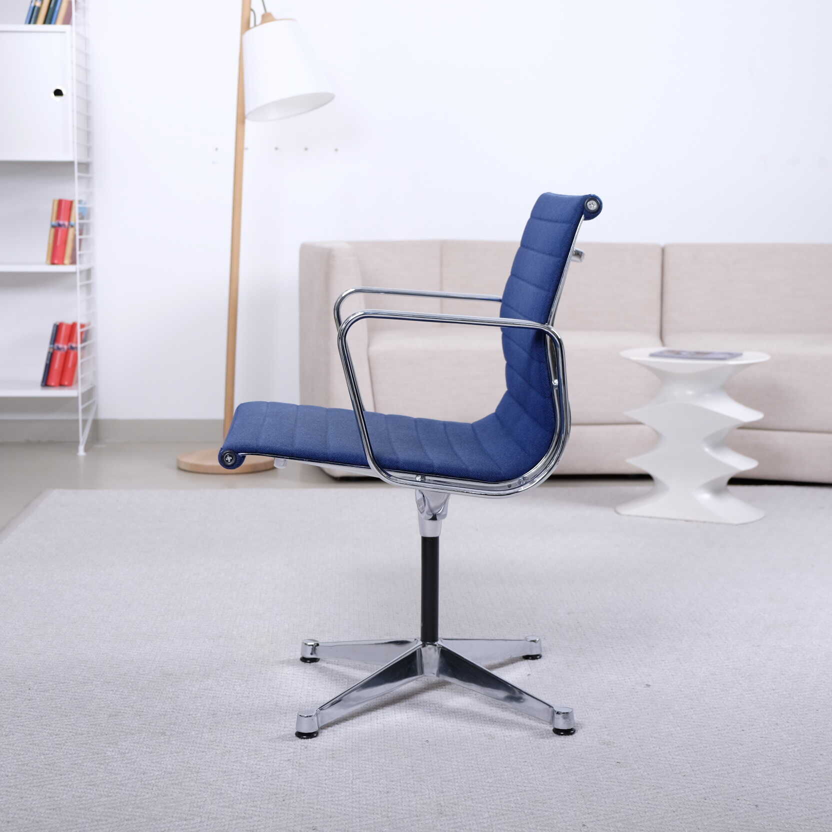 Aluminium Chair EA 107 Stoff Blau Untergestell Aluminium Verchromt