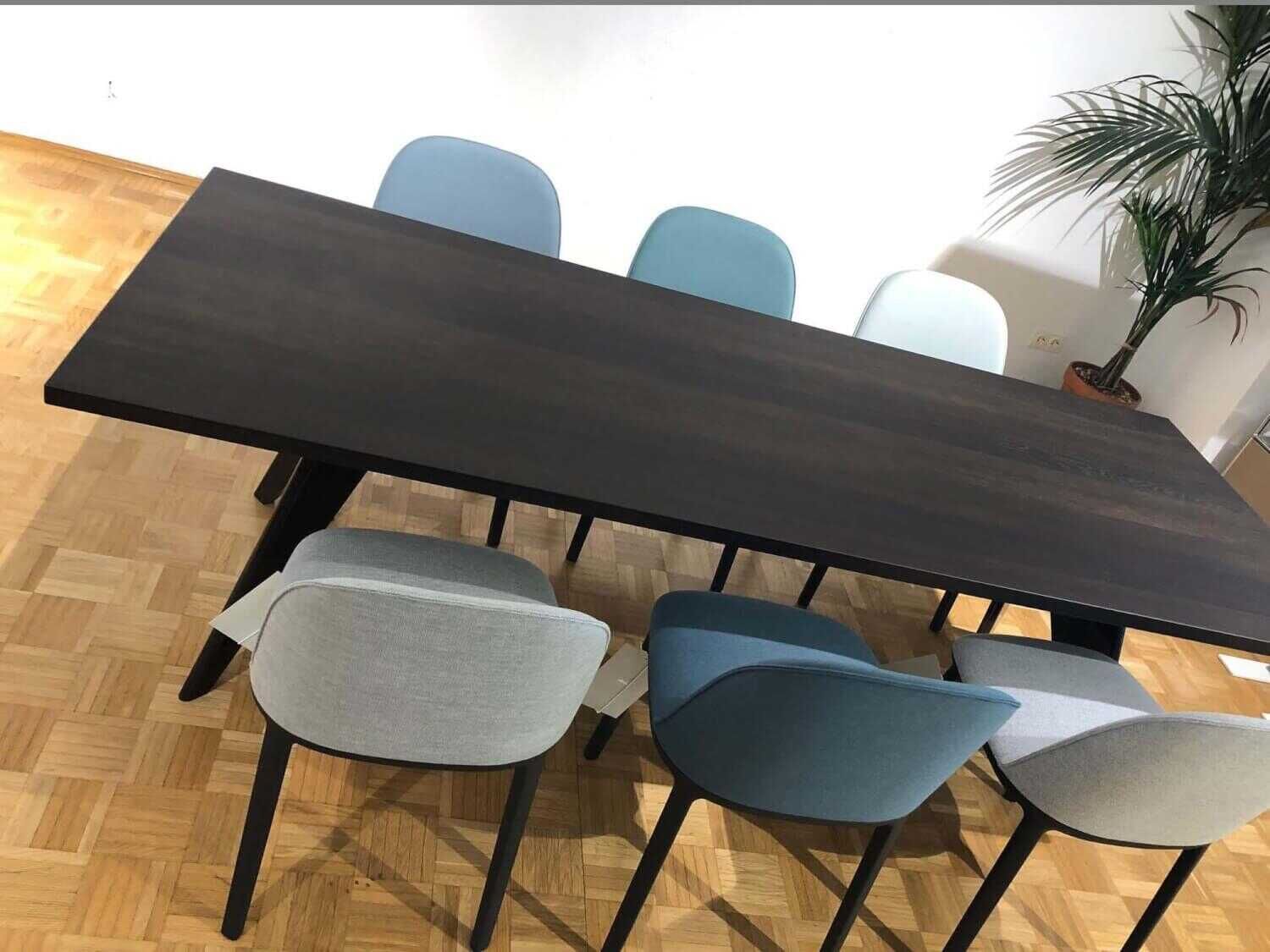 Vitra - Esstischgruppe Tisch EM Table Jean Prouvé mit 6 Softshell Side Chairs - 17