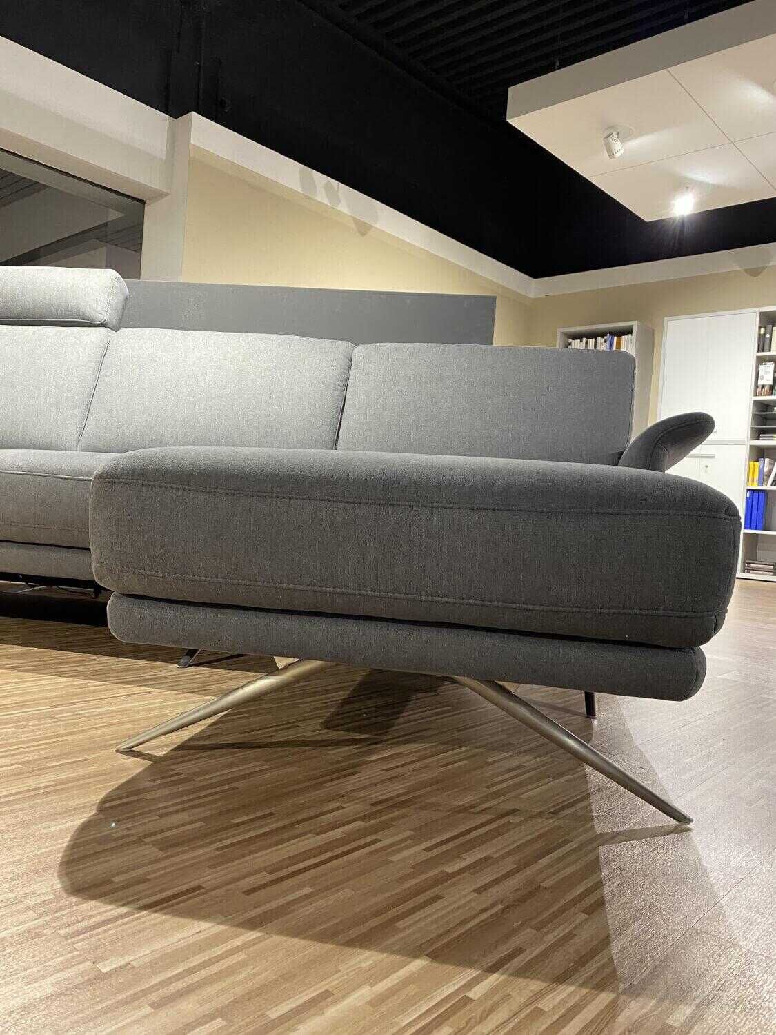 Steinpol - Ecksofa Angelo Stoff Olympia Clean Grau mit Kopfstütze - 10