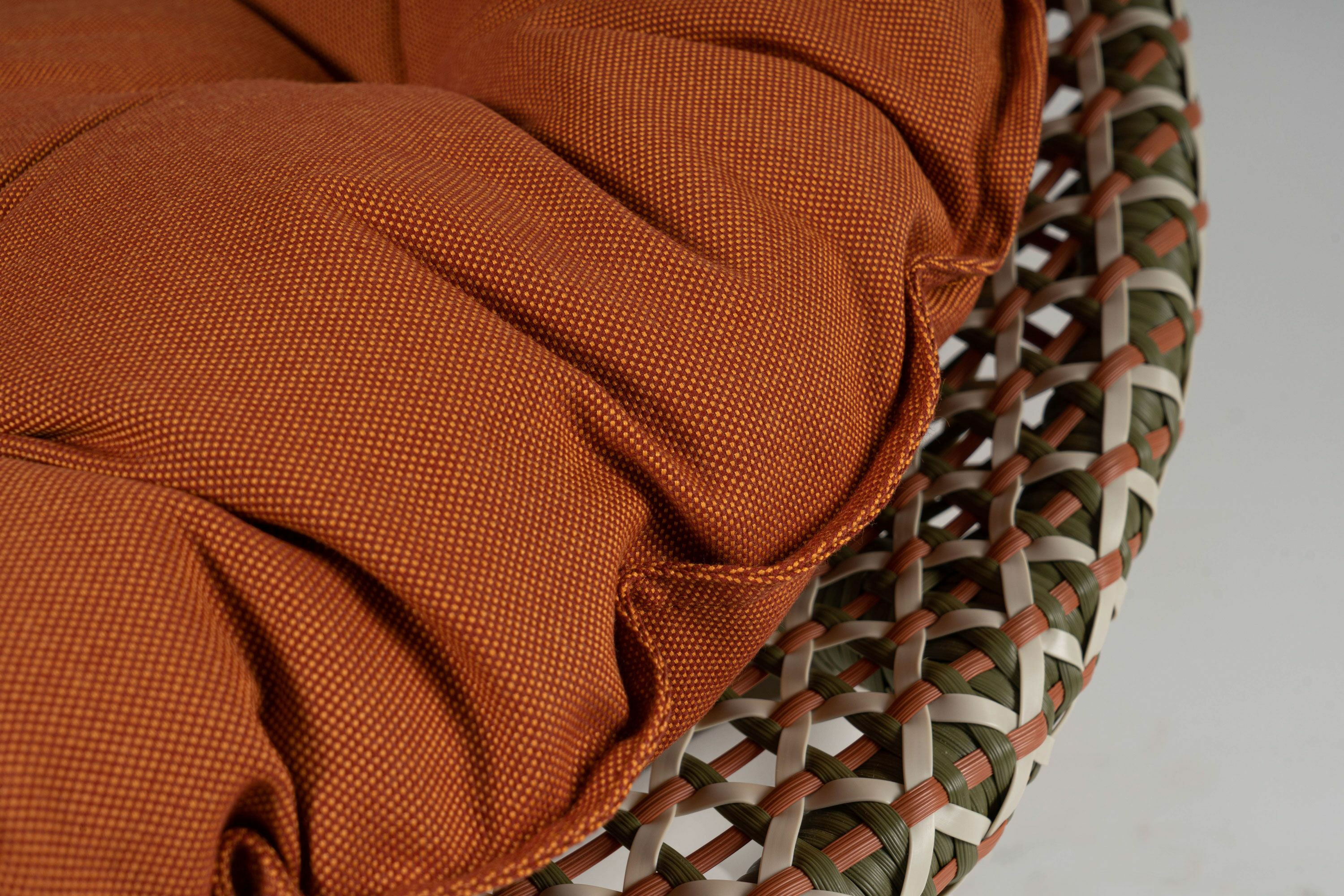 DEDON - Hochlehner Mbrace Sitz Geflecht Chestnut Braun 151 mit Sitzkissen Natura Mandarine Orange - 3