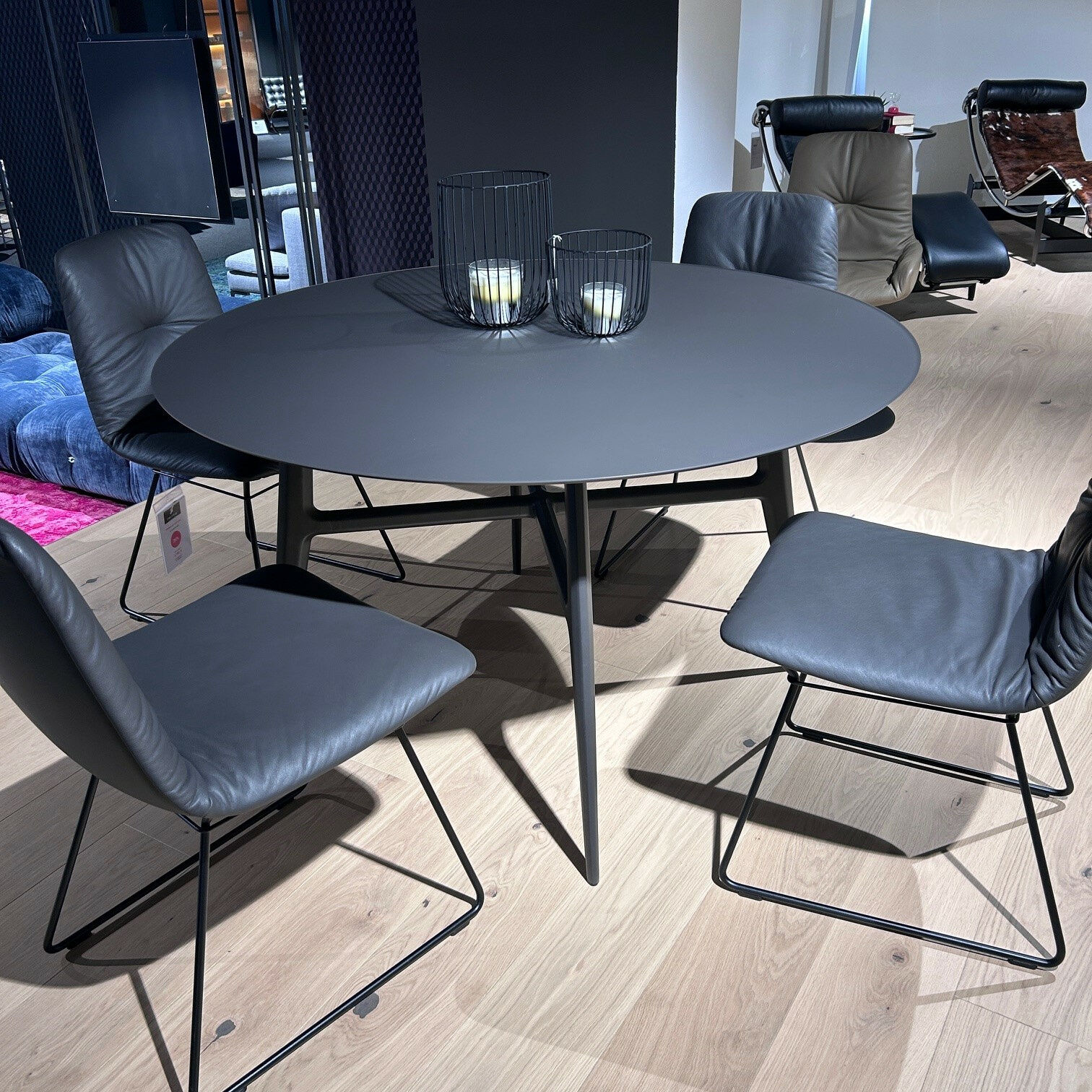 Rimadesio - Esstisch Francis Patte Satiniertes Glas Java Opaco Anthrazit Gestell Aluminium Java Schwarz Pulverbeschichtet - 7
