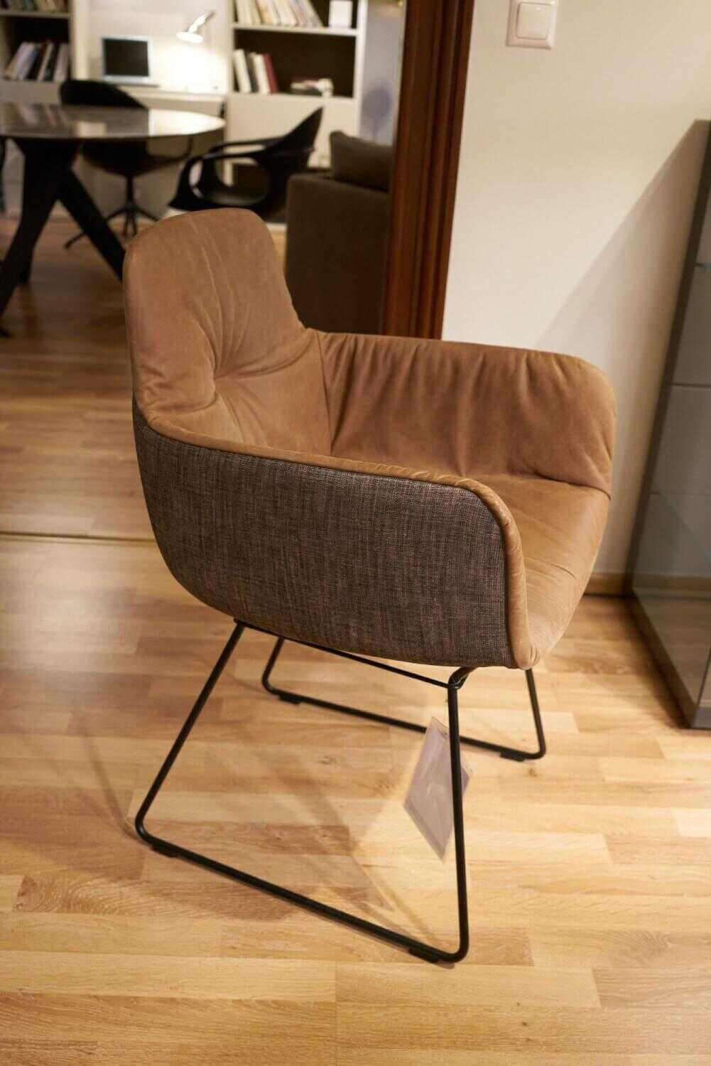 Freifrau - Bank Mit 4er-Set Stuhl Leya Außen Stoff Maple 862 Innen Vintage Leder Muscat Cognac Gestell Schwarz - 8