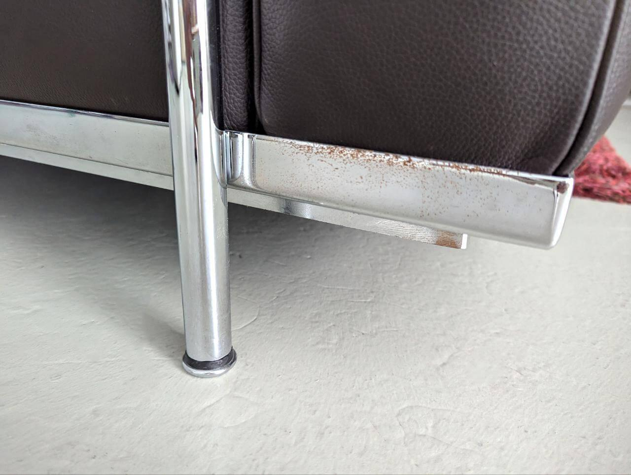 Cassina - Sofa LC 3 Dreisitzer Leder X Pelle Scozia Braun Gestell Verchromt - 2