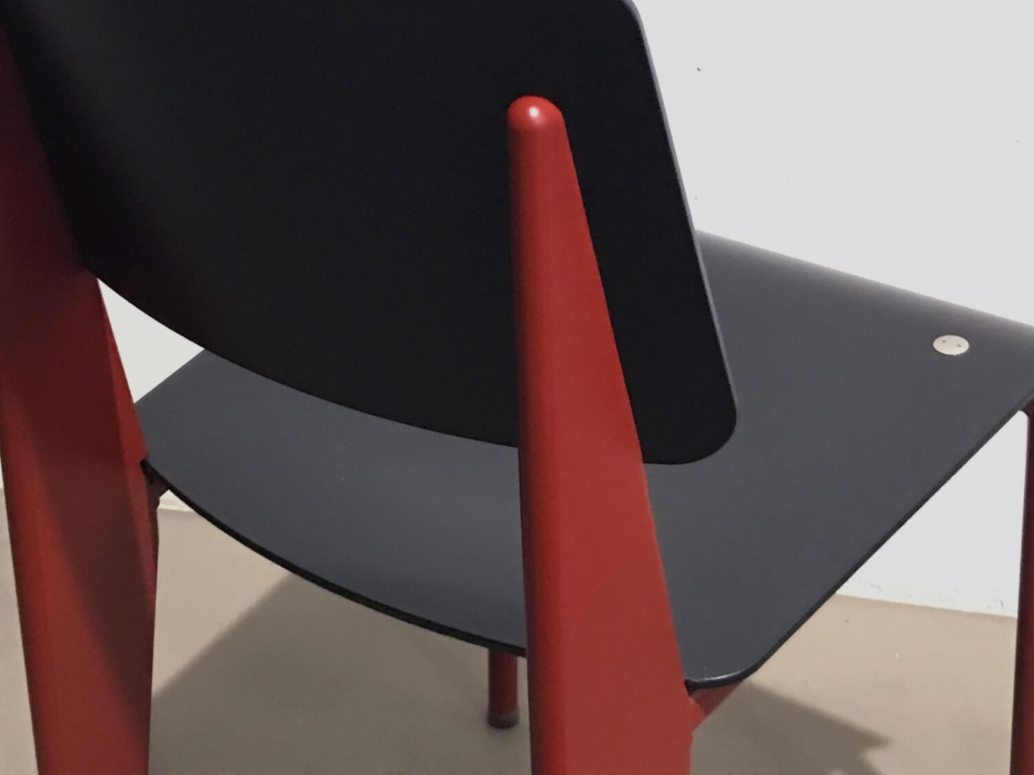 Stuhl Standard SP Schale Kunststoff Schwarz Gestell Metall Pulverbeschichtet Rot