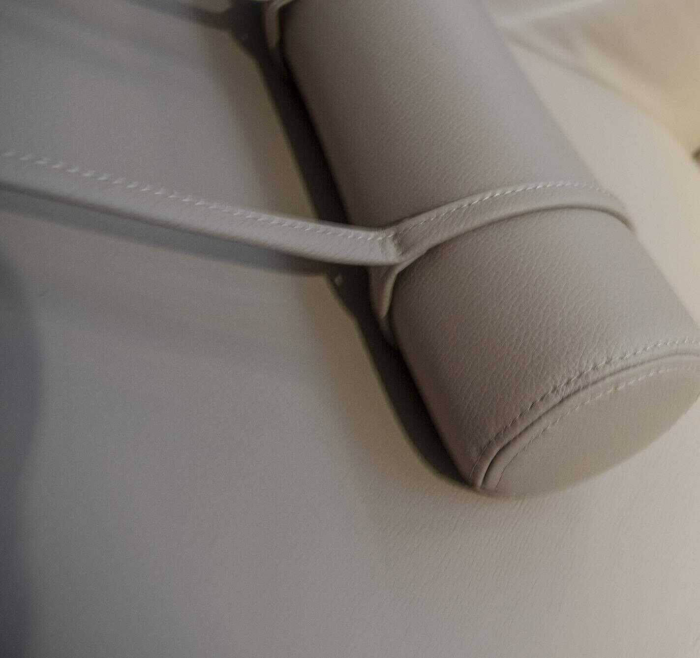 Giorgetti - Sessel Bergere 63240 Leder 9162 Taupe 2613 Creme mit Kopfstütze mit Hocker Progetti 63350 - 6