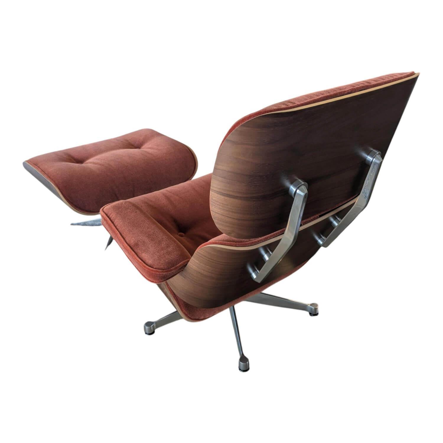 Vitra - Sessel Lounge Chair Stoff Calma Brandy Rot mit ottoman - 2