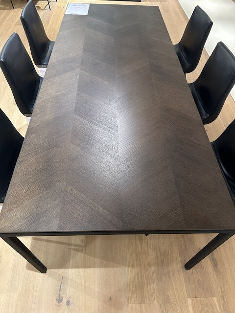 Vipp - Esstisch Large Vipp Platte Dunkle Eiche Gestell Aluminium Schwarz Pulverbeschichtet - 4